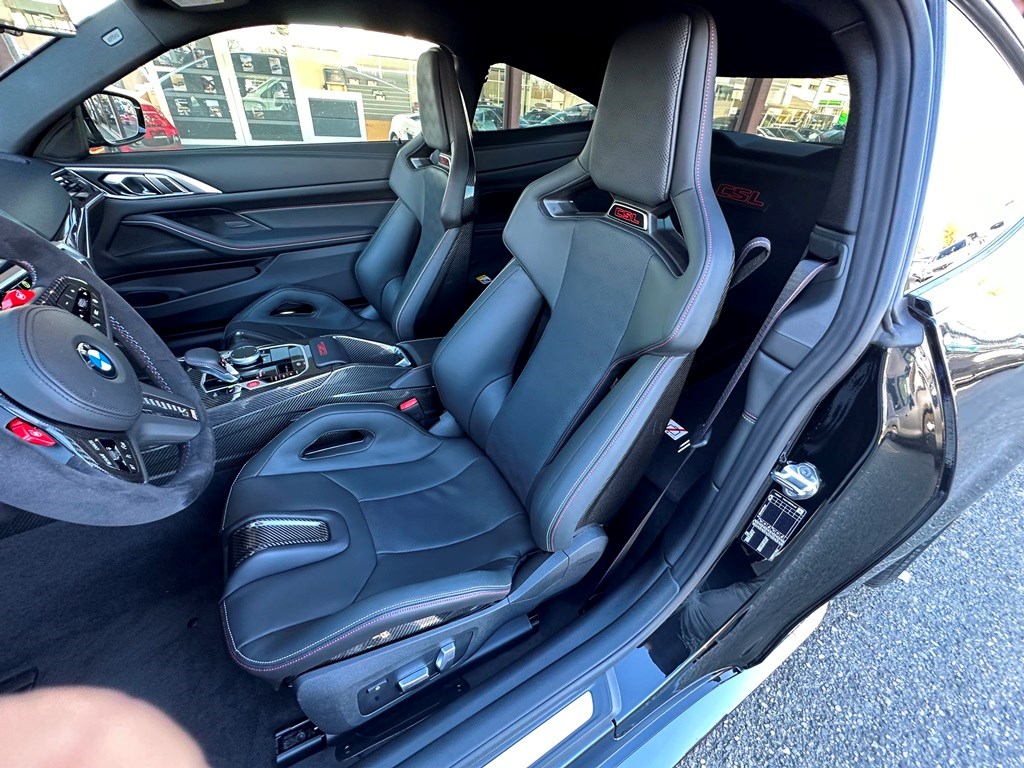 BMW M4 CSL Coupé-image-12