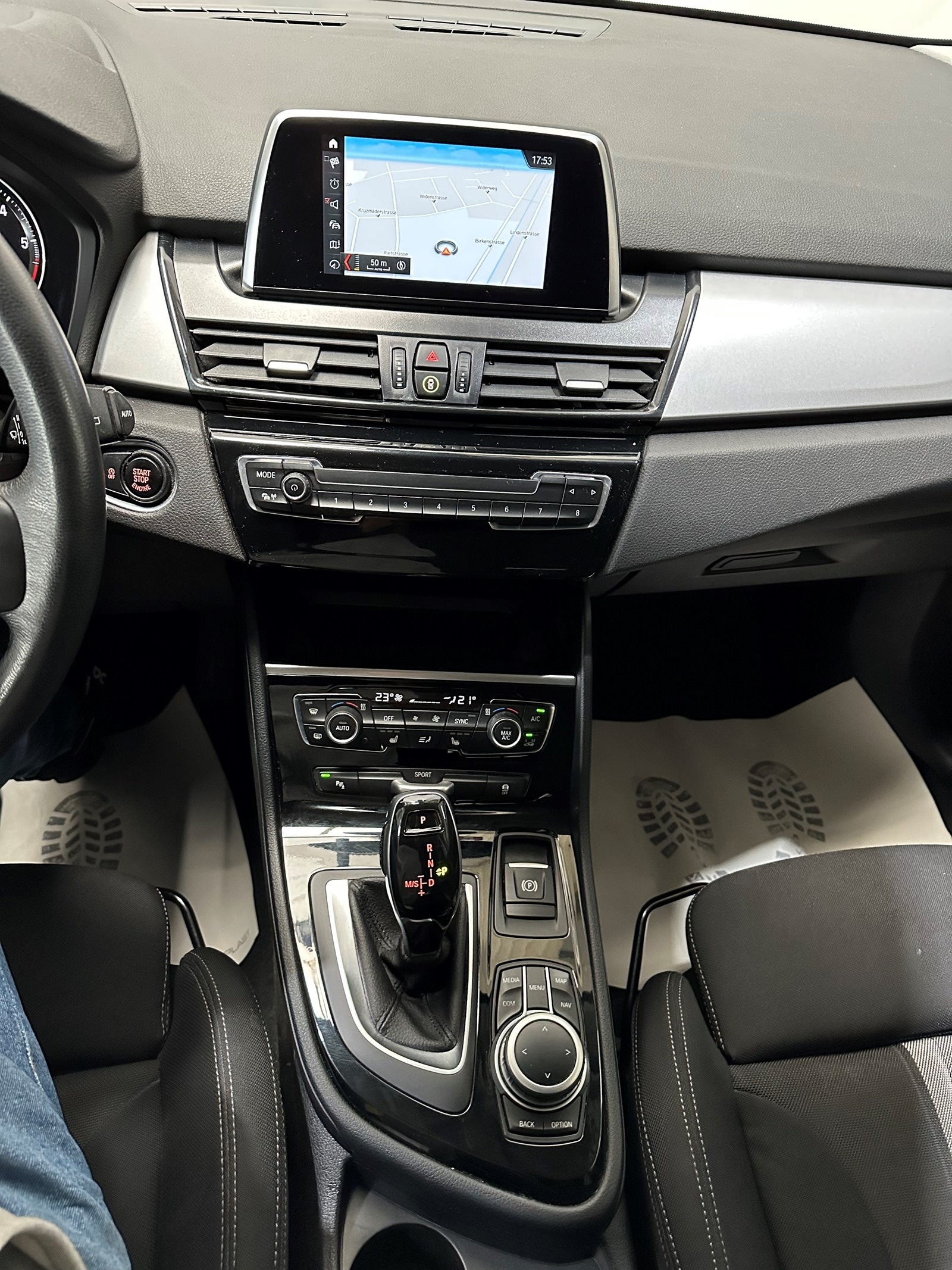 BMW 218d Active Tourer Steptronic-image-13
