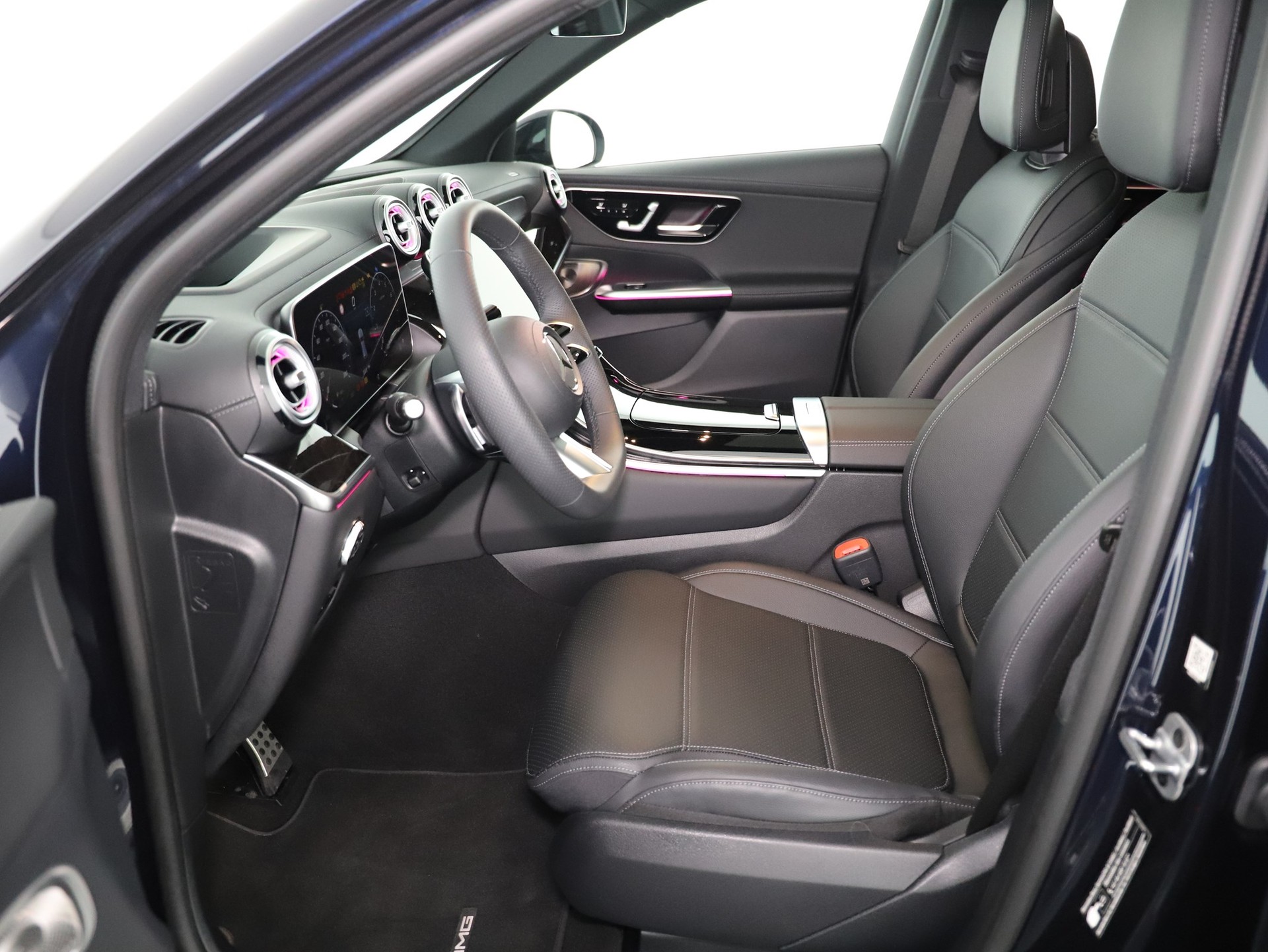MERCEDES-BENZ GLC 300 4M AMG Line-image-8