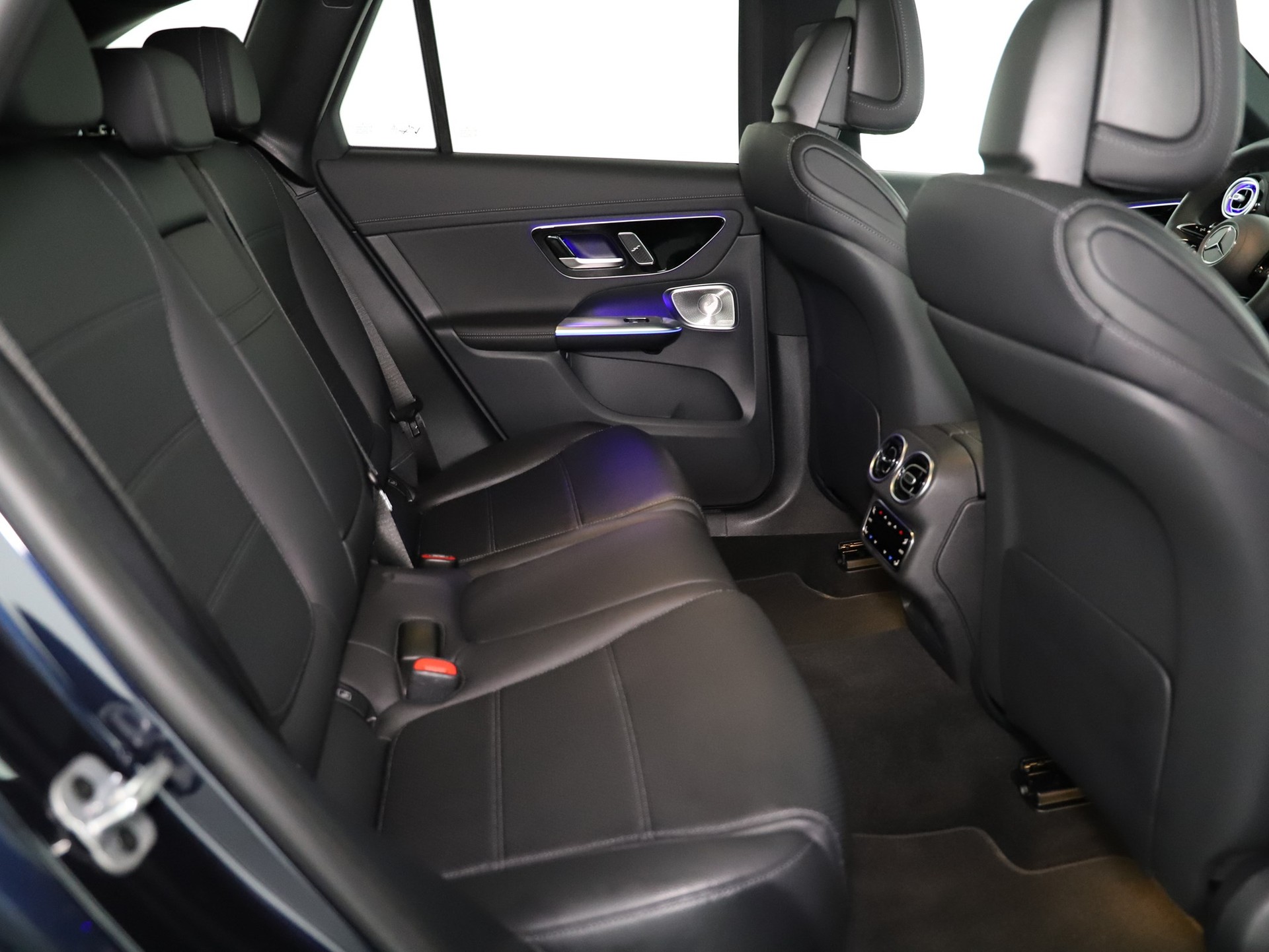 MERCEDES-BENZ GLC 300 4M AMG Line-image-10