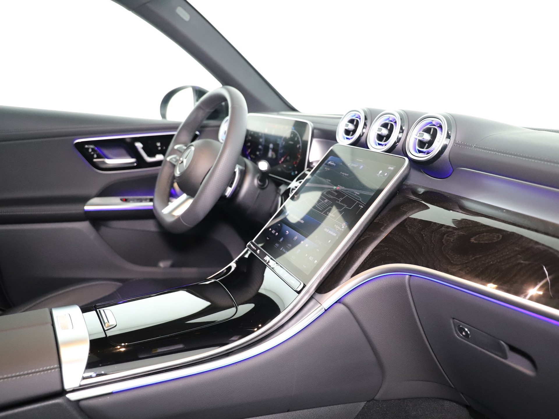 MERCEDES-BENZ GLC 300 4M AMG Line-image-9