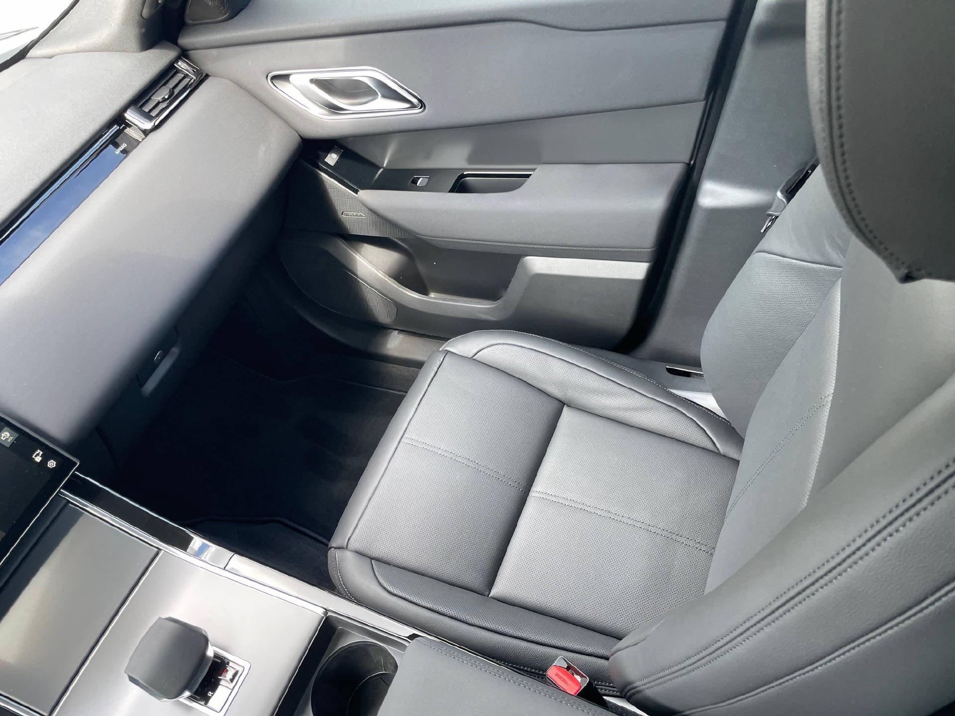 LAND ROVER Range Rover Velar 2.0 T Dynamic SE-image-15