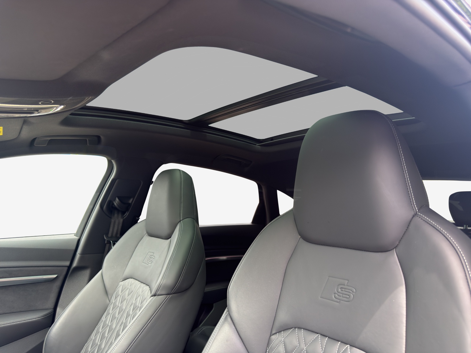 AUDI e-tron 55 Sportback S Line Black Edition quattro-image-15