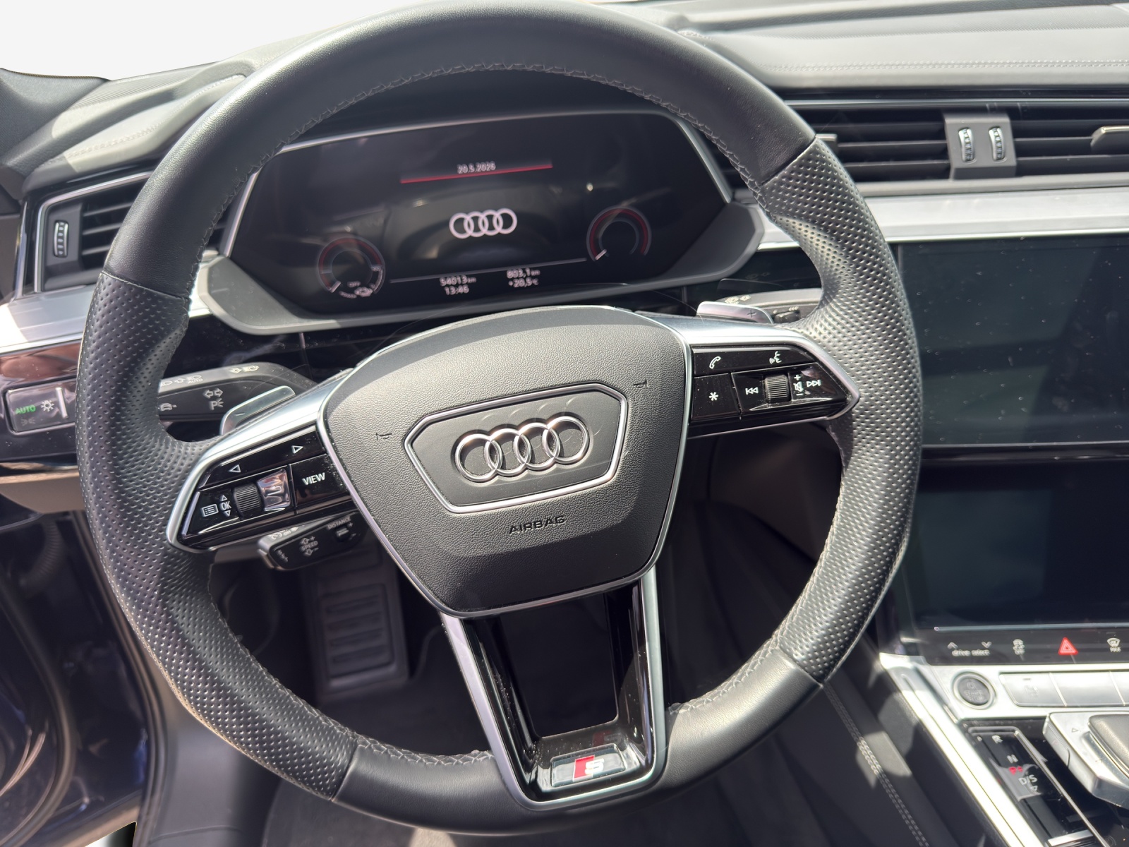AUDI e-tron 55 Sportback S Line Black Edition quattro-image-9
