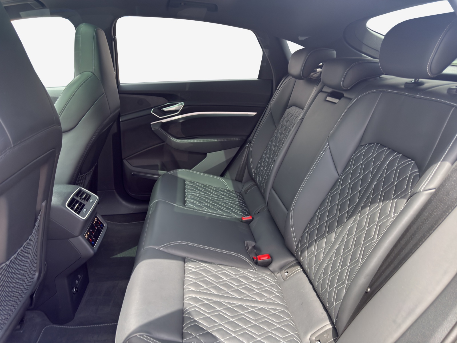 AUDI e-tron 55 Sportback S Line Black Edition quattro-image-11