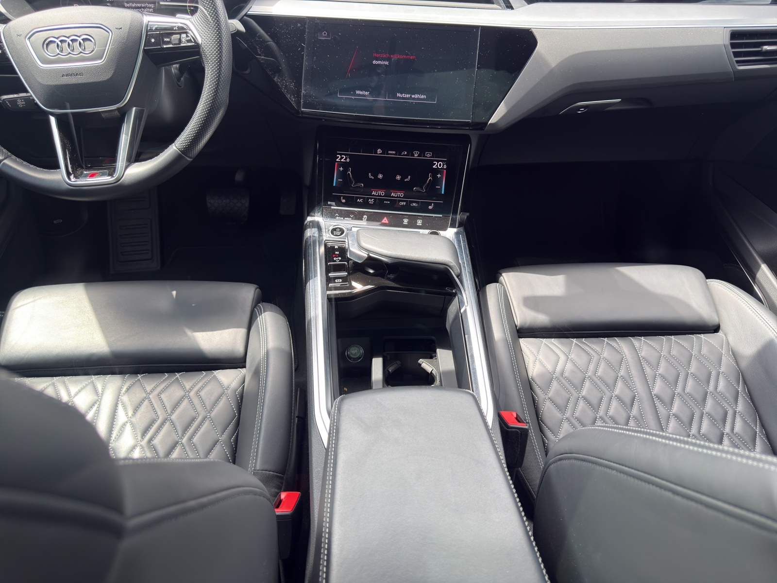 AUDI e-tron 55 Sportback S Line Black Edition quattro-image-10