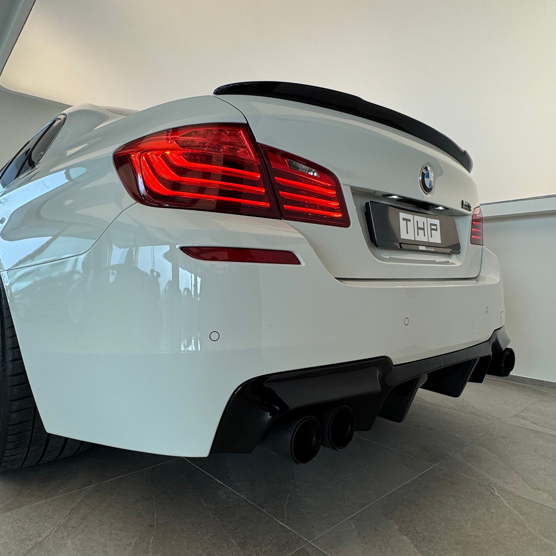 BMW M5-image-8