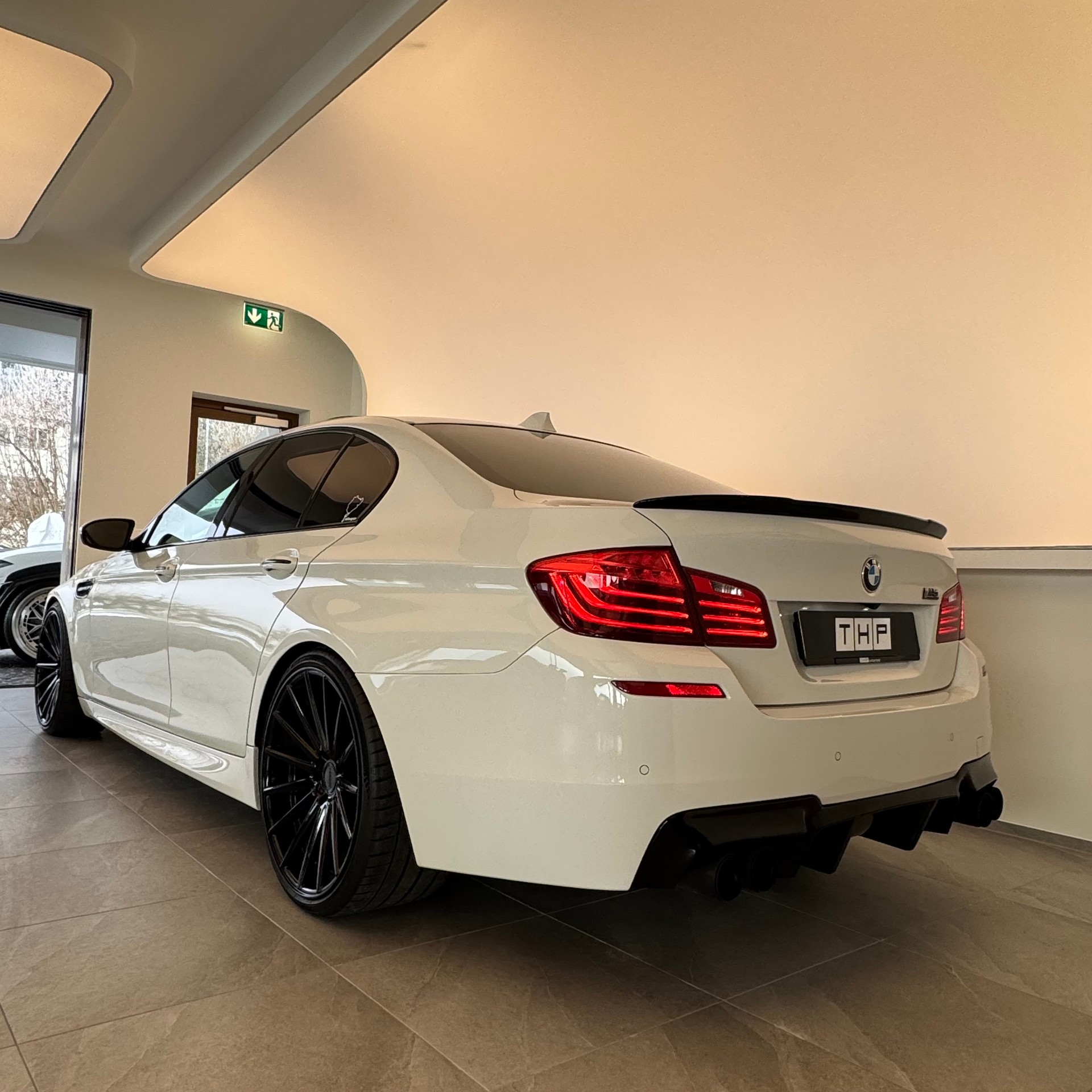 BMW M5-image-6