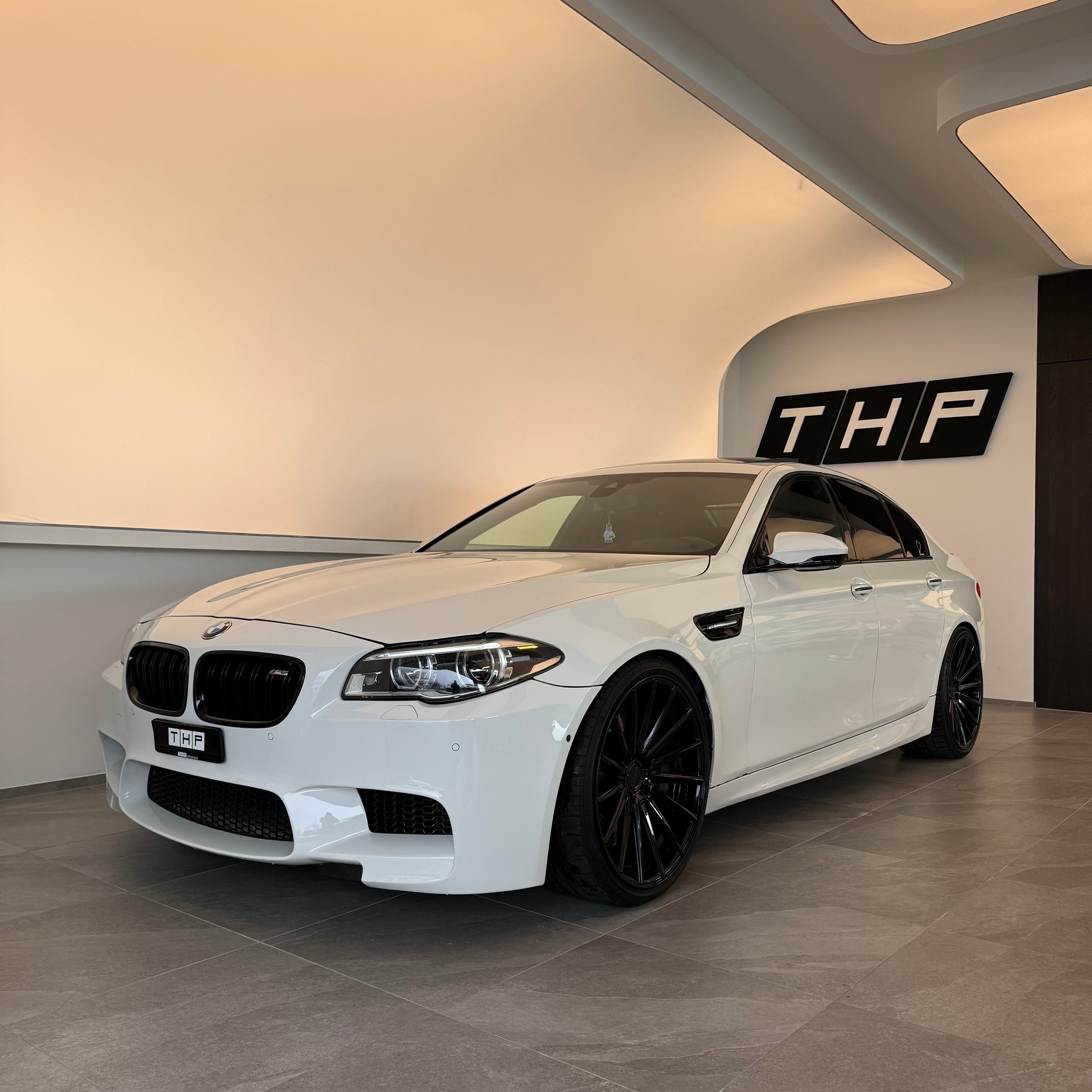 BMW M5-image-2