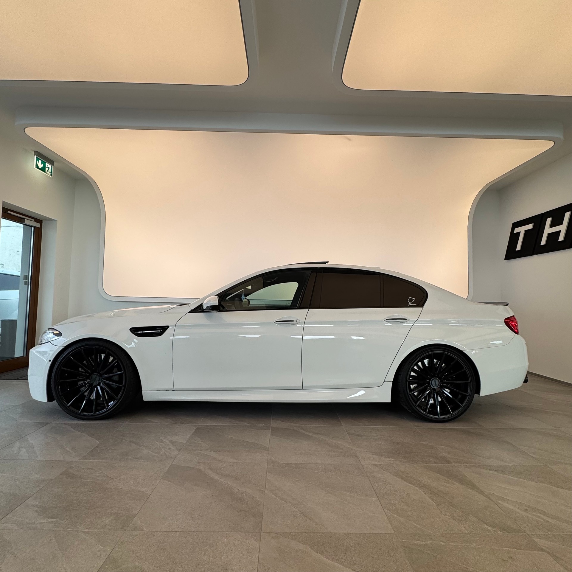BMW M5-image-5