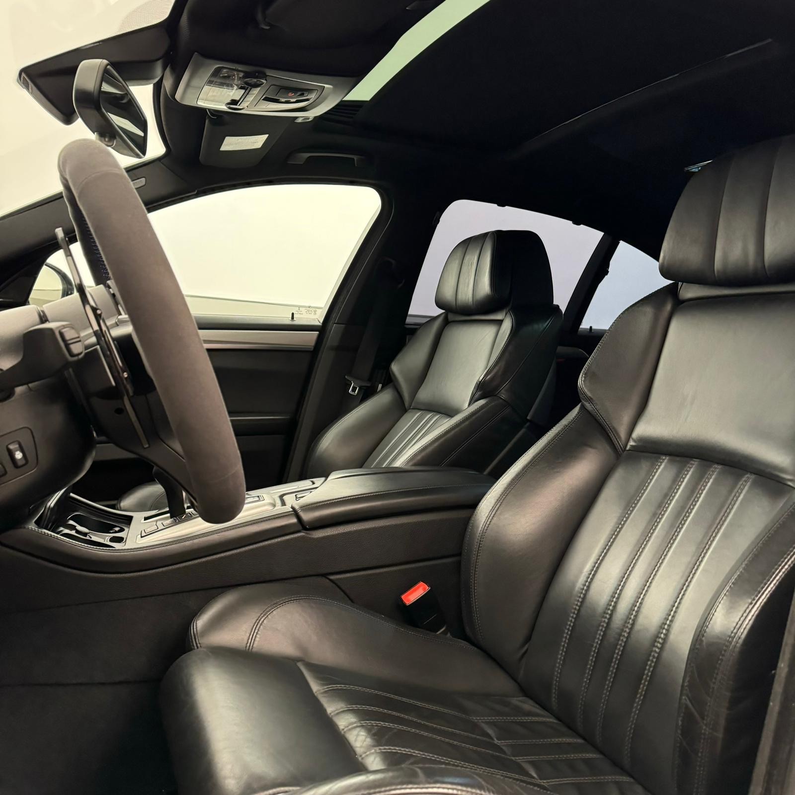 BMW M5-image-10