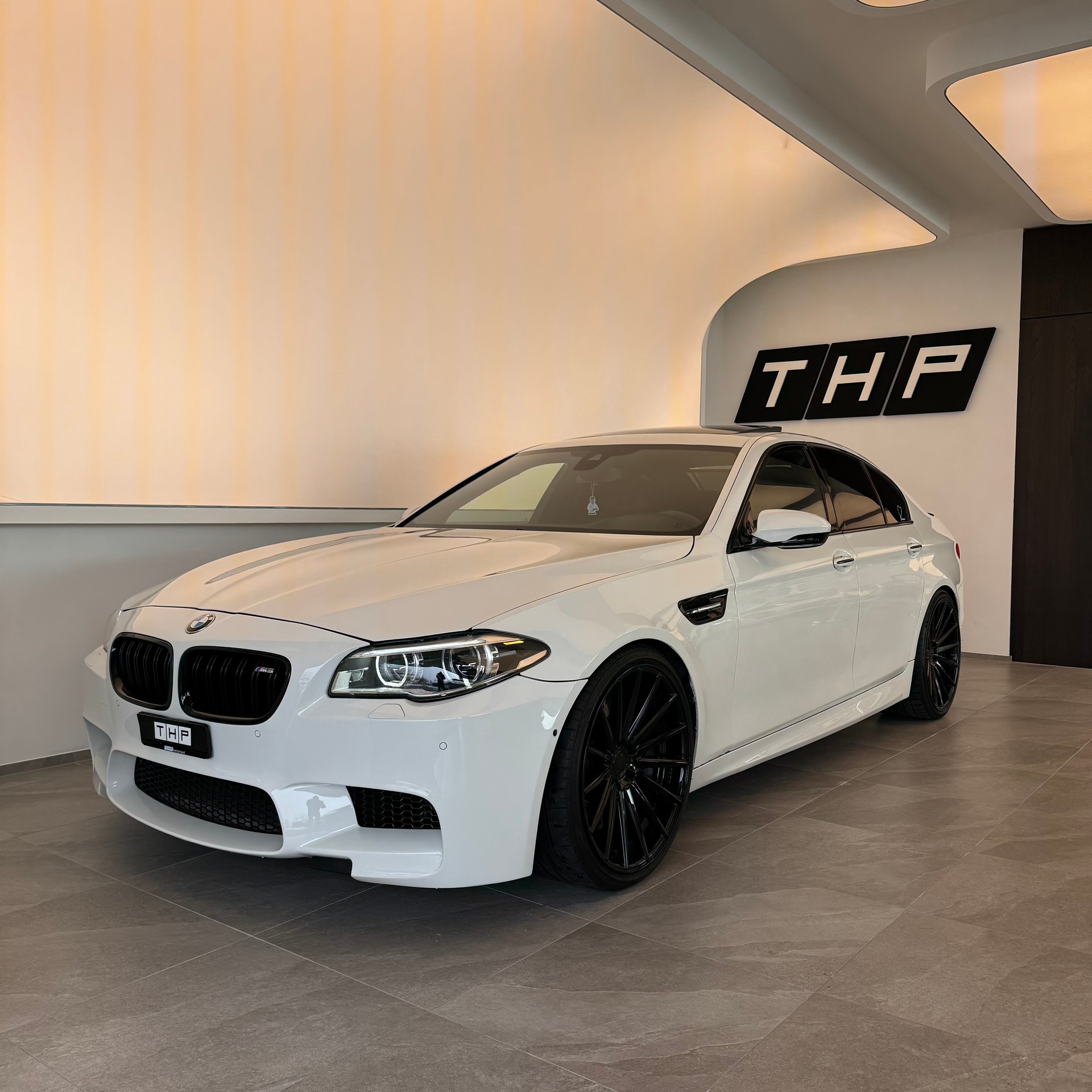 BMW M5-image-0