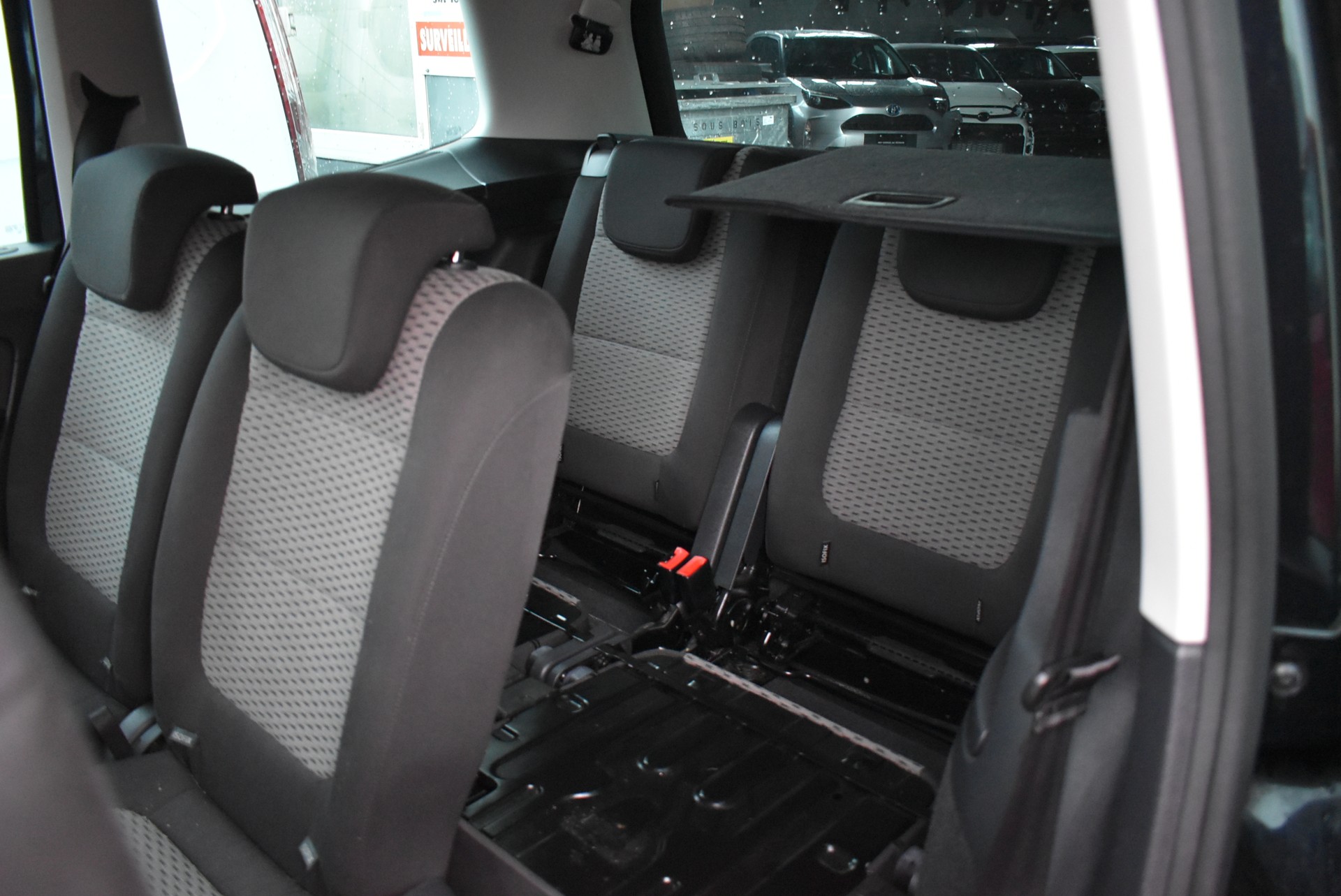 VW Sharan 2.0 TDI BlueMotion Technology Design DSG-image-8
