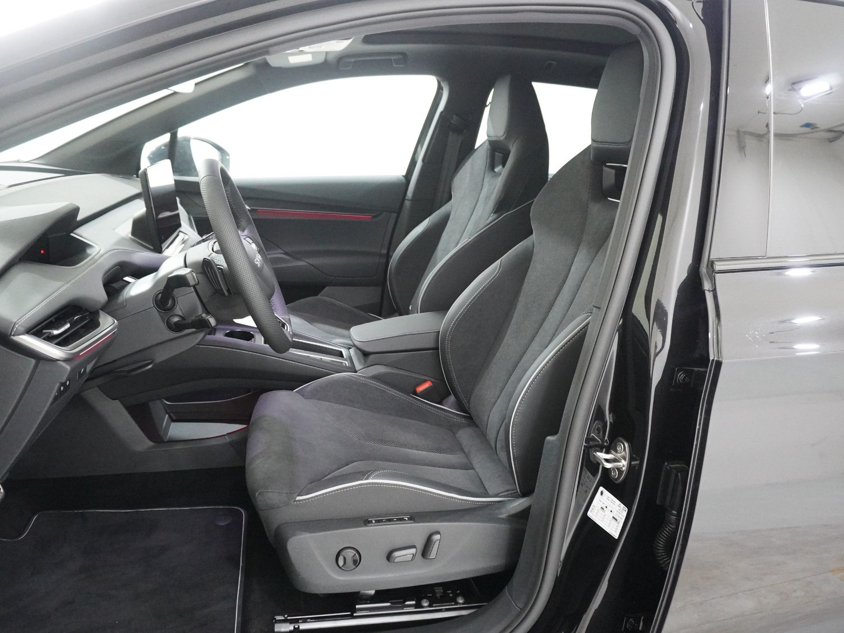 SKODA Enyaq iV 80x SportLine-image-3