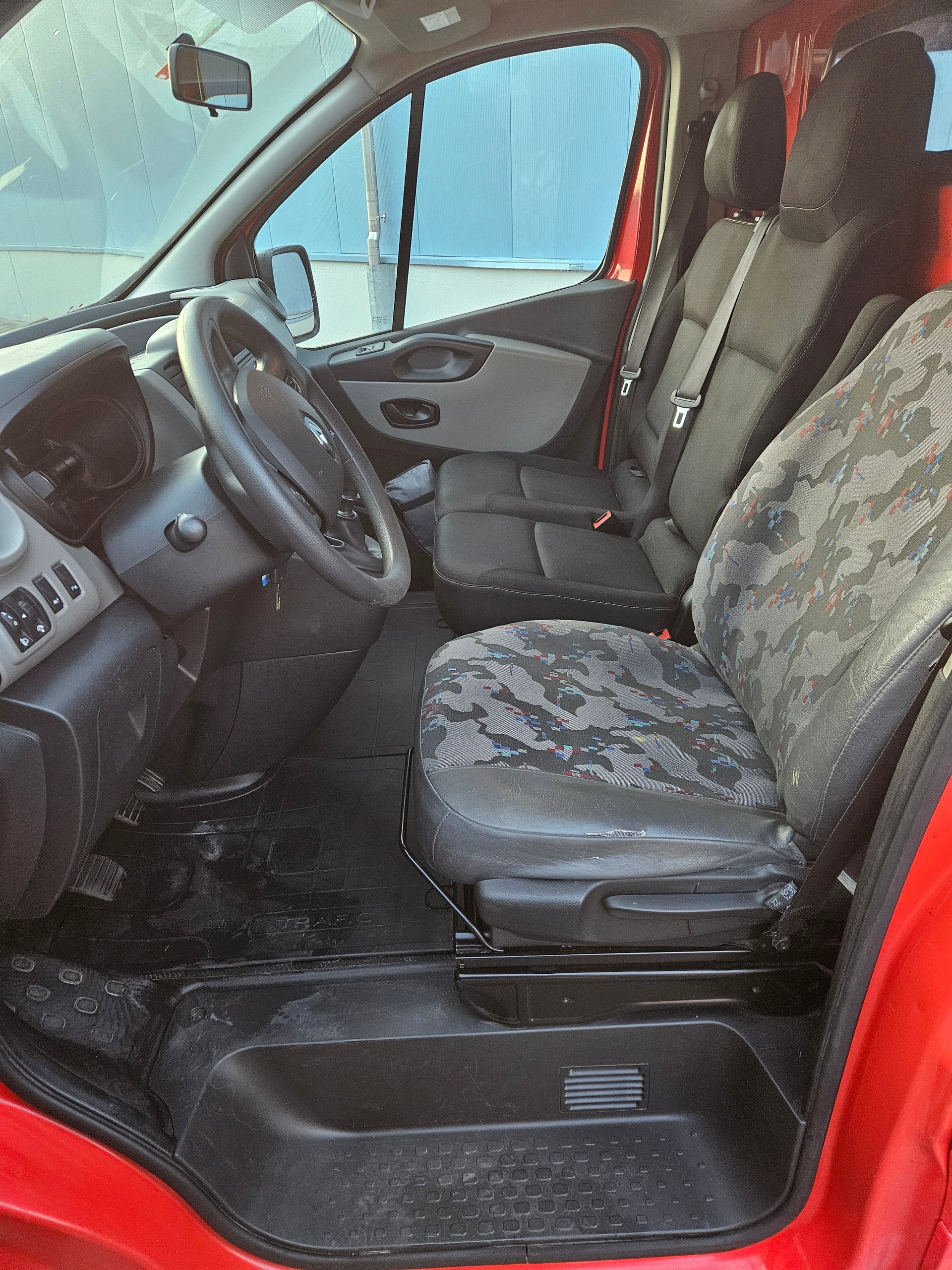 RENAULT Trafic 1.6 ENERGY TwinT. dCi125 2.9t Busin. L1H1-image-5