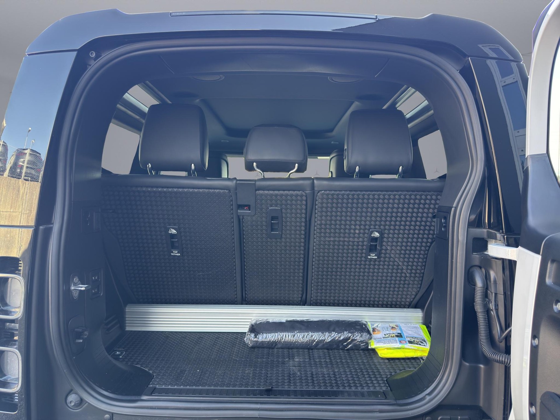 LAND ROVER Defender 90 5.0 V8 SC-image-17