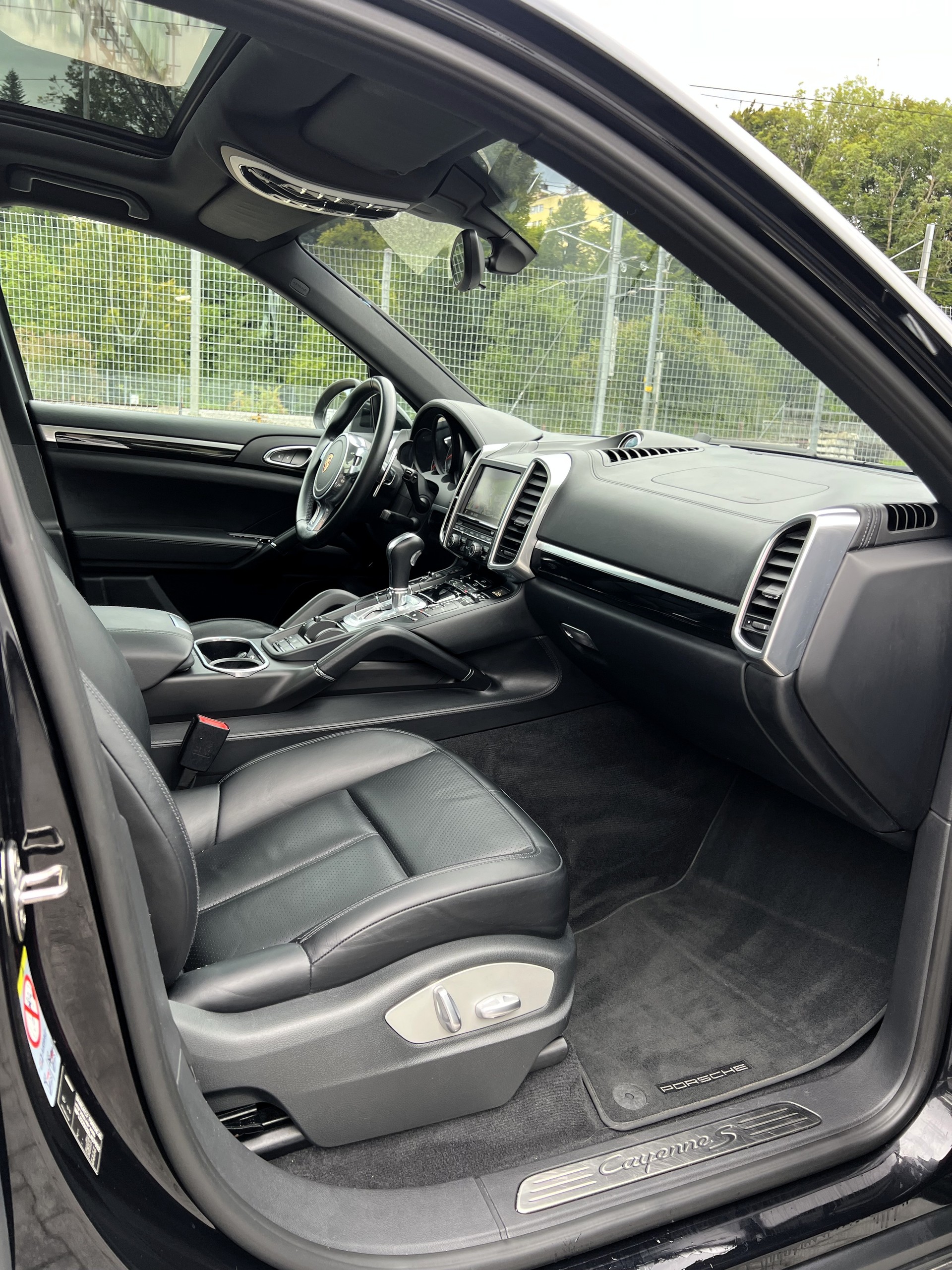 PORSCHE Cayenne S-image-13
