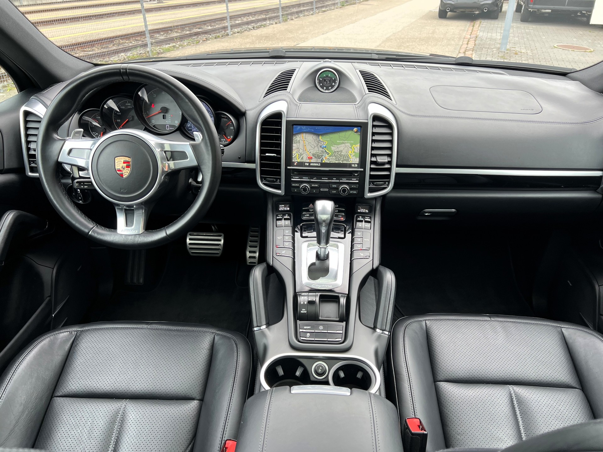 PORSCHE Cayenne S-image-23