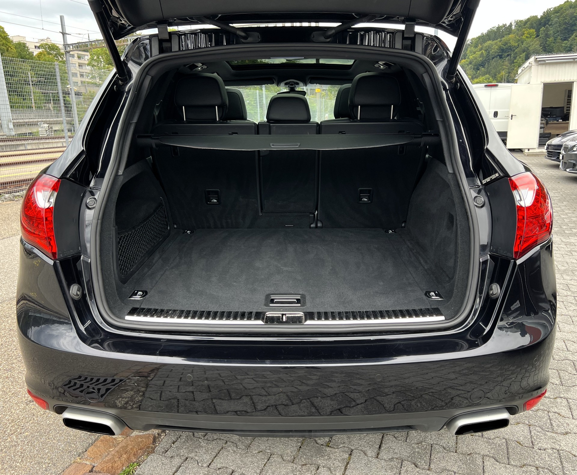 PORSCHE Cayenne S-image-11