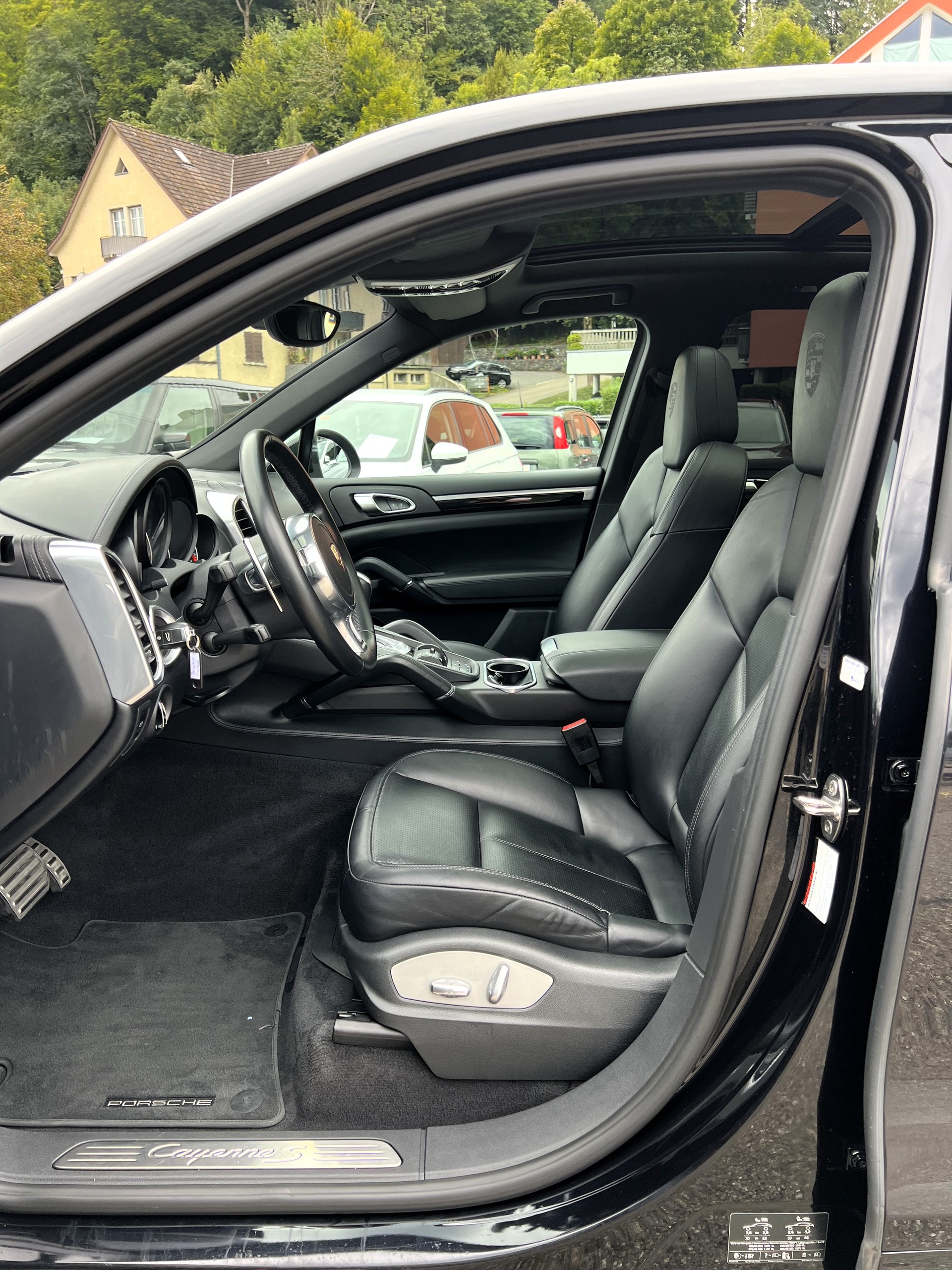 PORSCHE Cayenne S-image-17