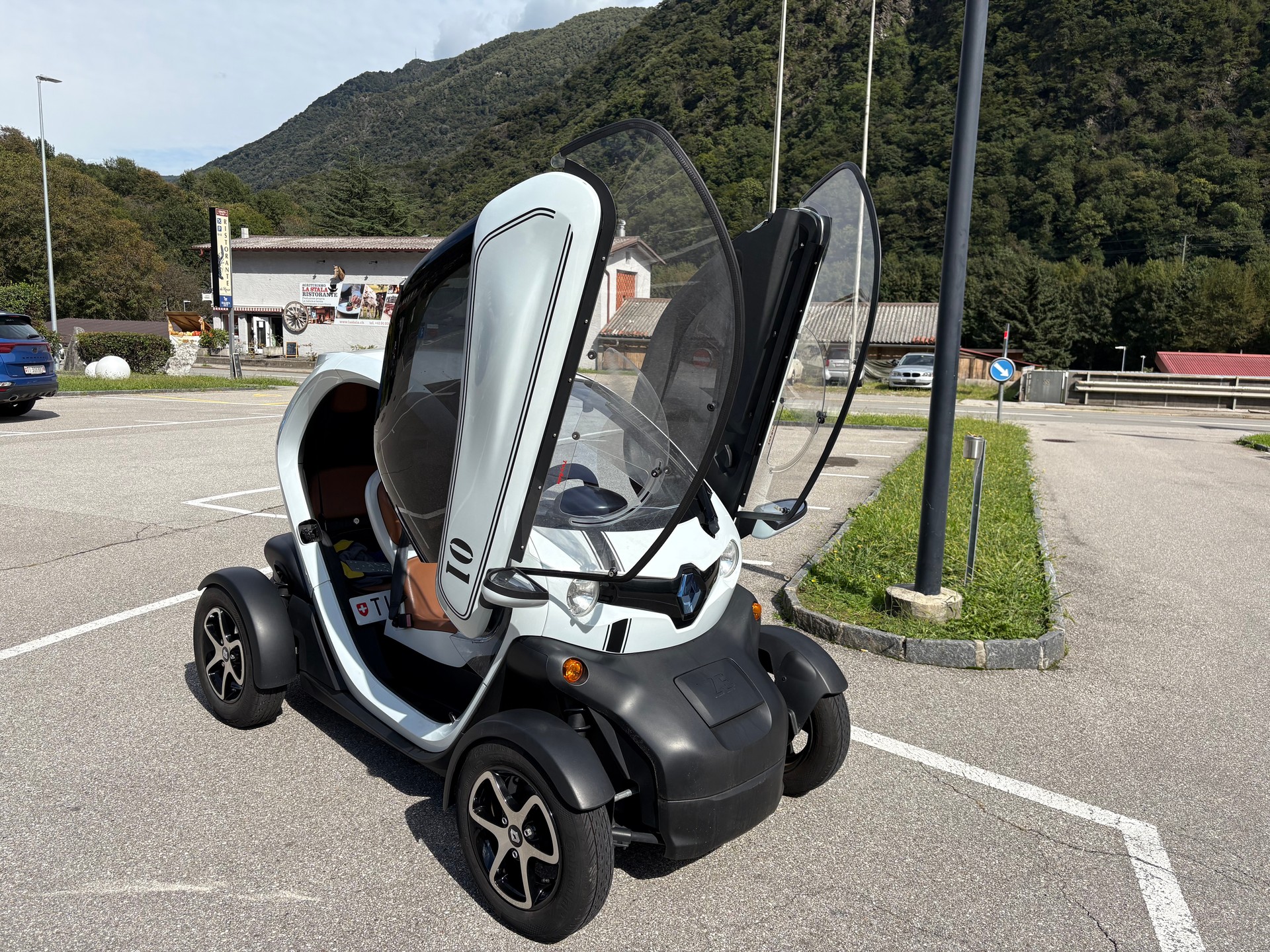 RENAULT Twizy Z.E. Sport Edition (Batterie Miete)-image-7