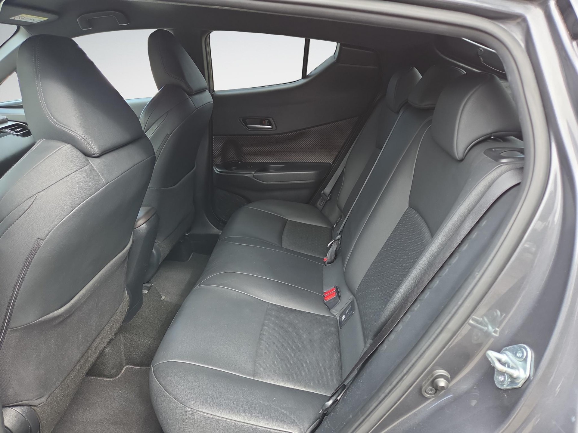 TOYOTA C-HR 1.8 VVTi HSD Premium-image-14