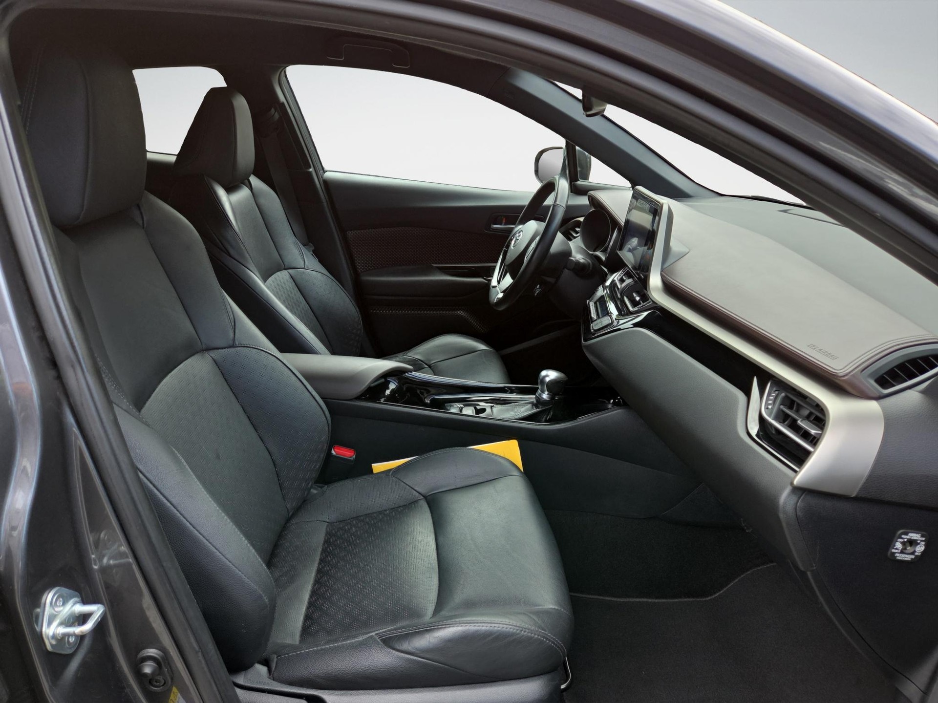 TOYOTA C-HR 1.8 VVTi HSD Premium-image-15