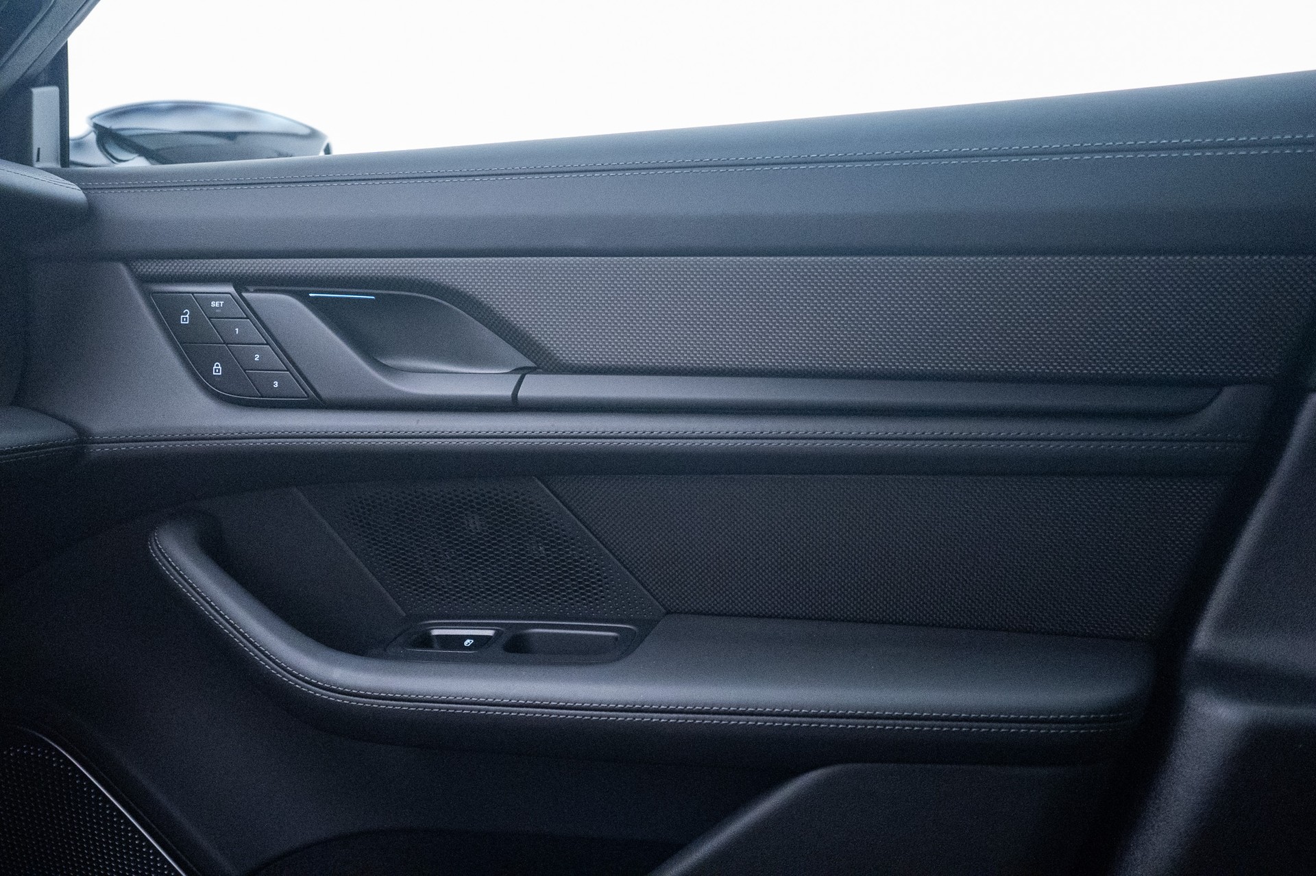 PORSCHE Taycan Turbo S Cross Turismo-image-17
