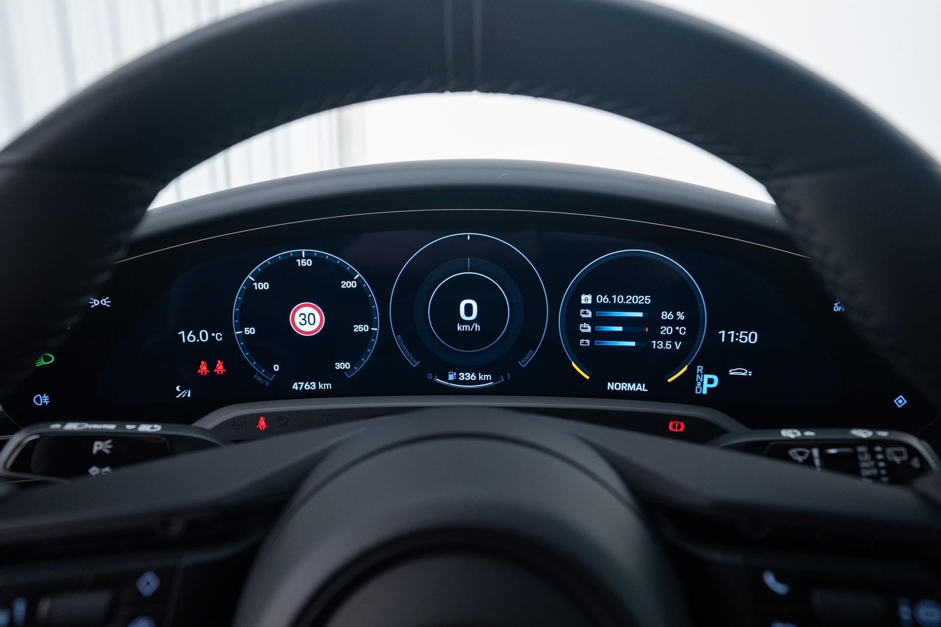 PORSCHE Taycan Turbo S Cross Turismo-image-14