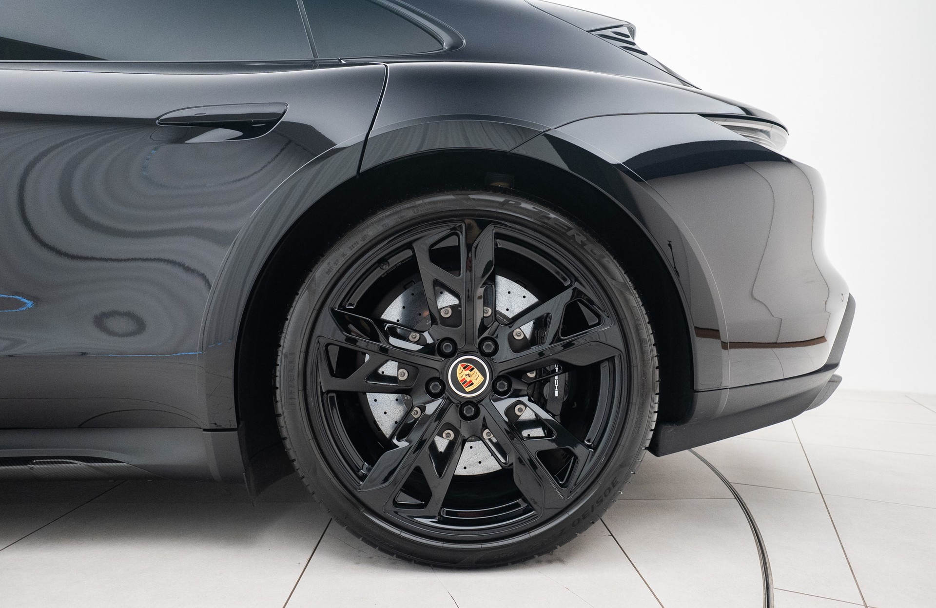 PORSCHE Taycan Turbo S Cross Turismo-image-19