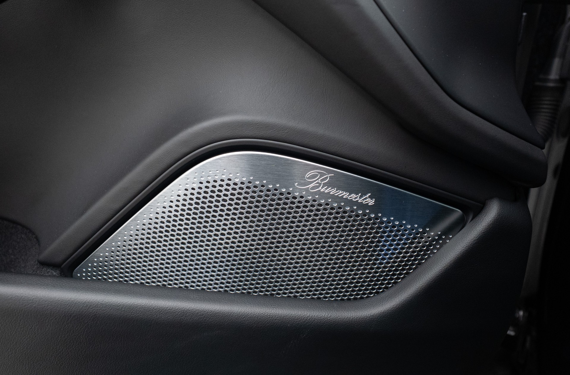 PORSCHE Taycan Turbo S Cross Turismo-image-10