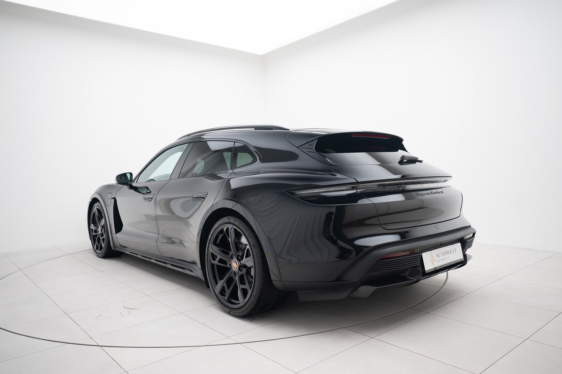 PORSCHE Taycan Turbo S Cross Turismo-showroom-element-2