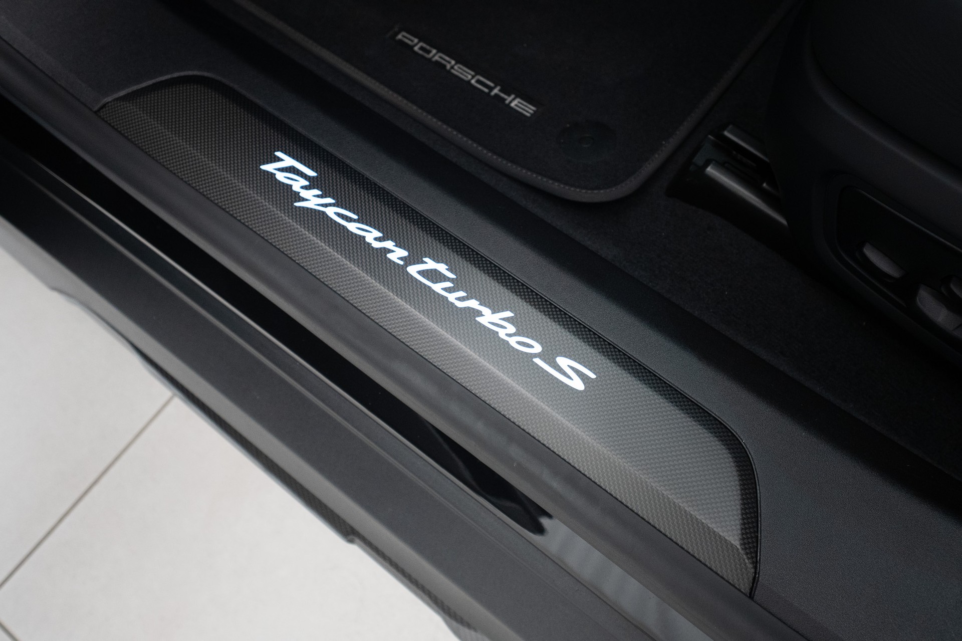 PORSCHE Taycan Turbo S Cross Turismo-image-9