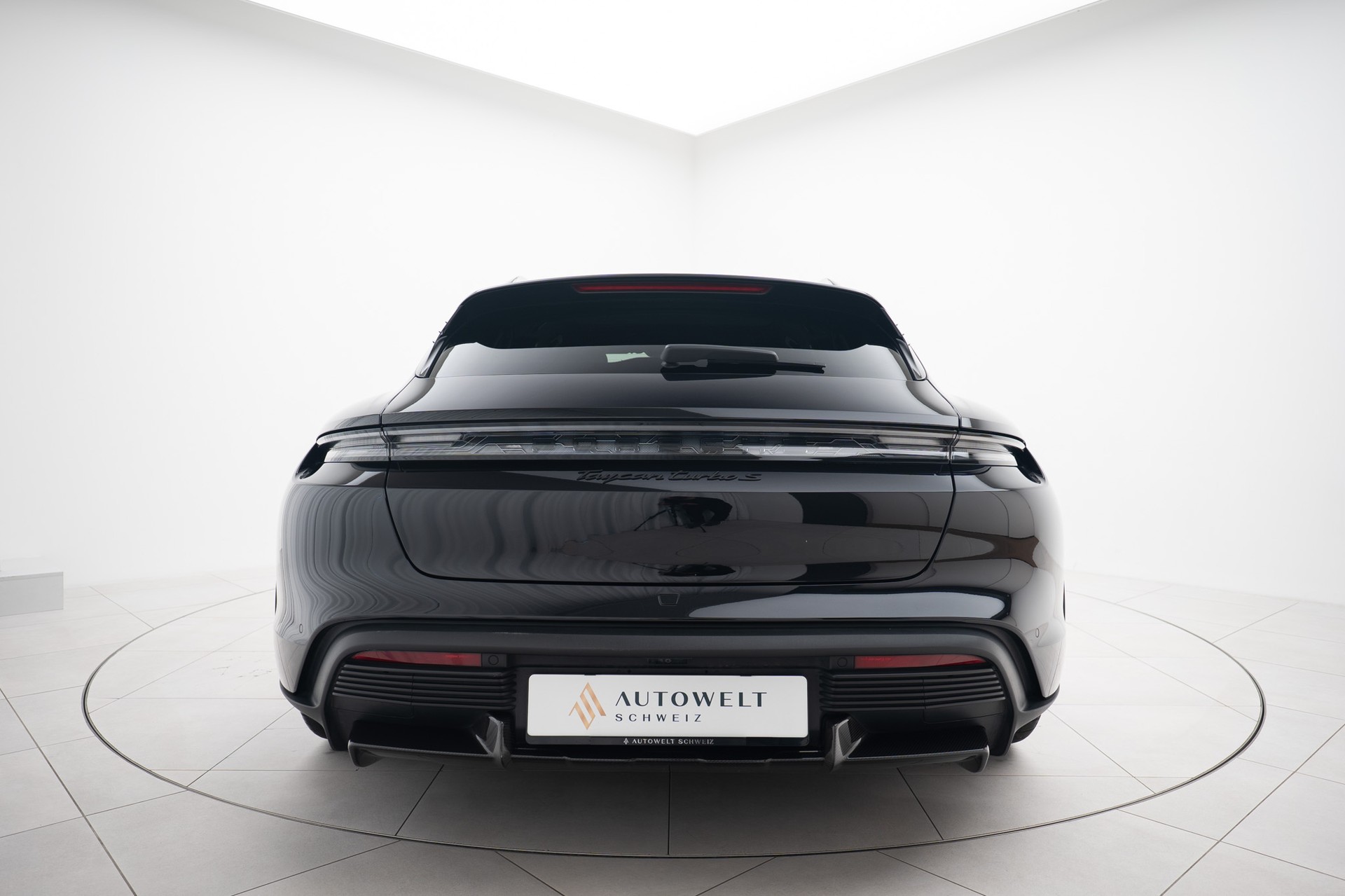 PORSCHE Taycan Turbo S Cross Turismo-image-4