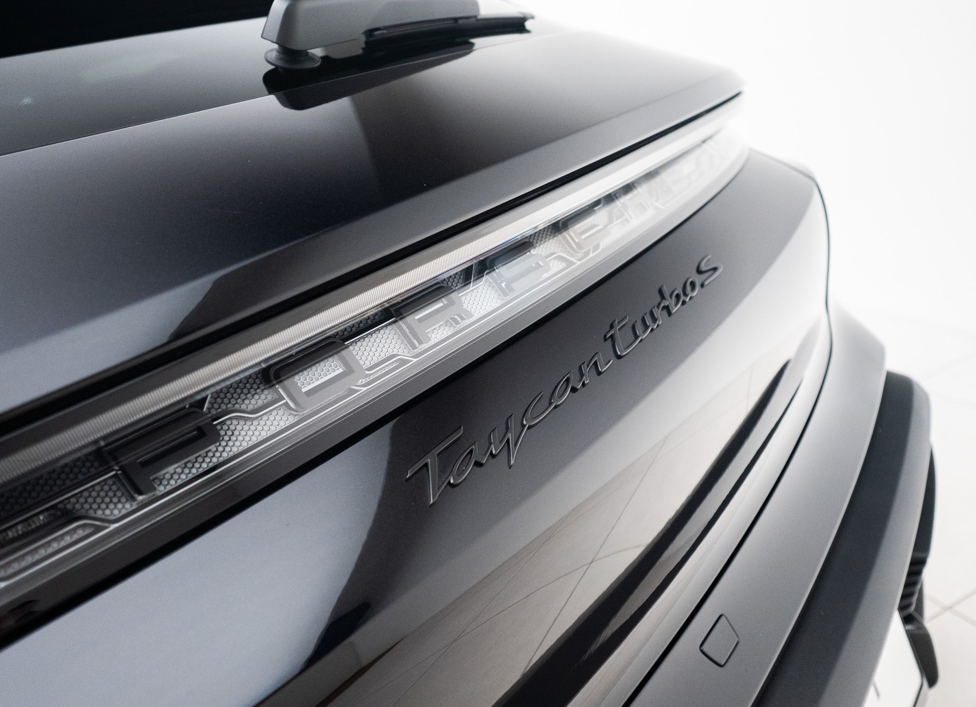 PORSCHE Taycan Turbo S Cross Turismo-image-21