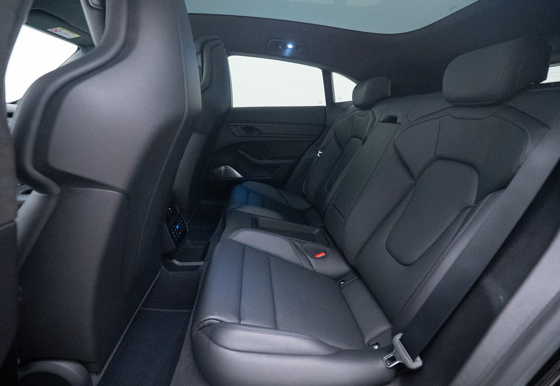 PORSCHE Taycan Turbo S Cross Turismo-image-18