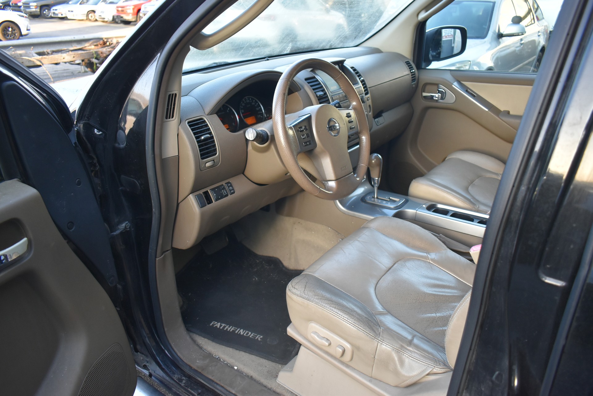 NISSAN Pathfinder 2.5 dCi LE-image-1