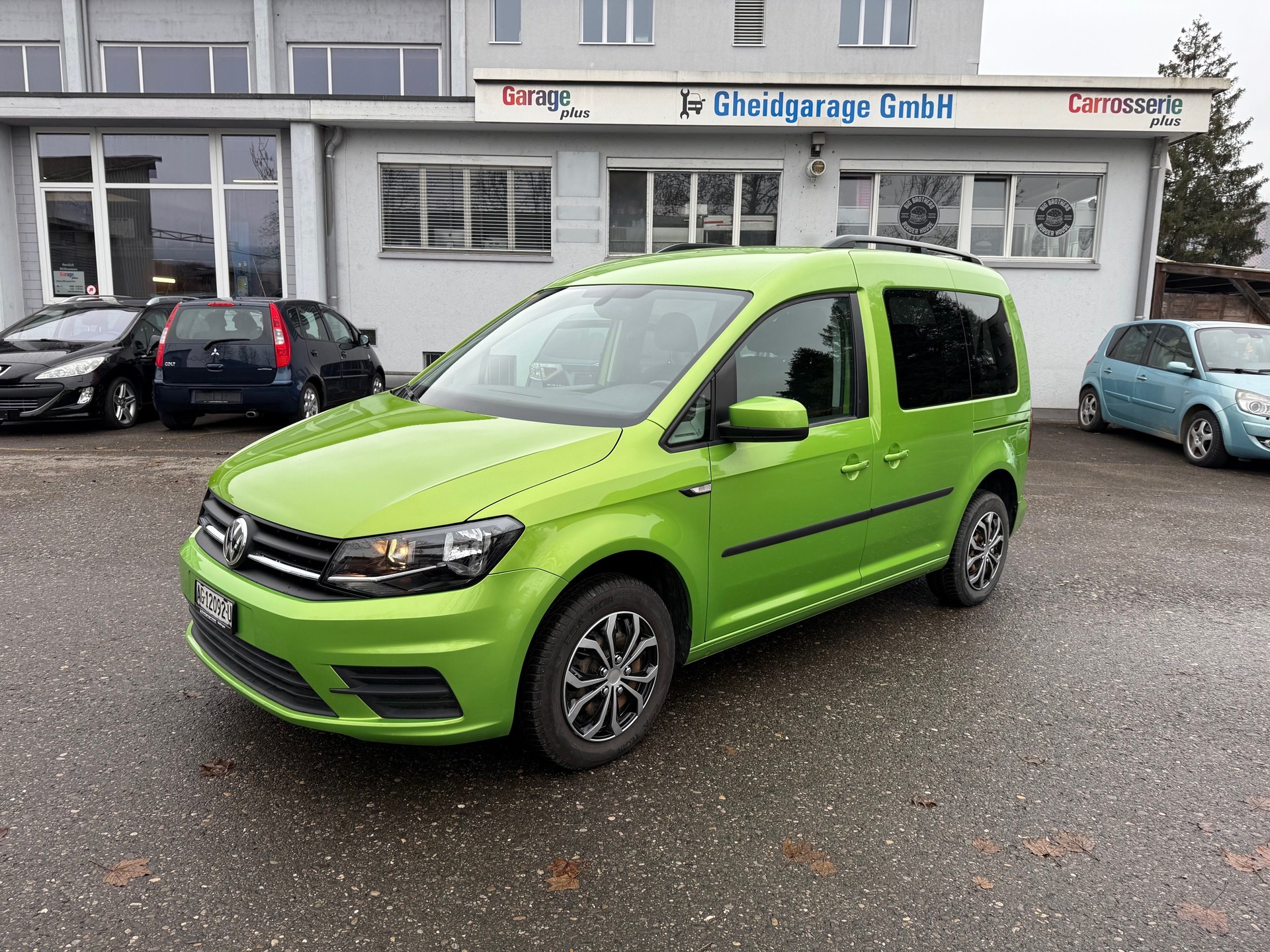 VW Caddy 2.0 TDI Family DSG-image-1
