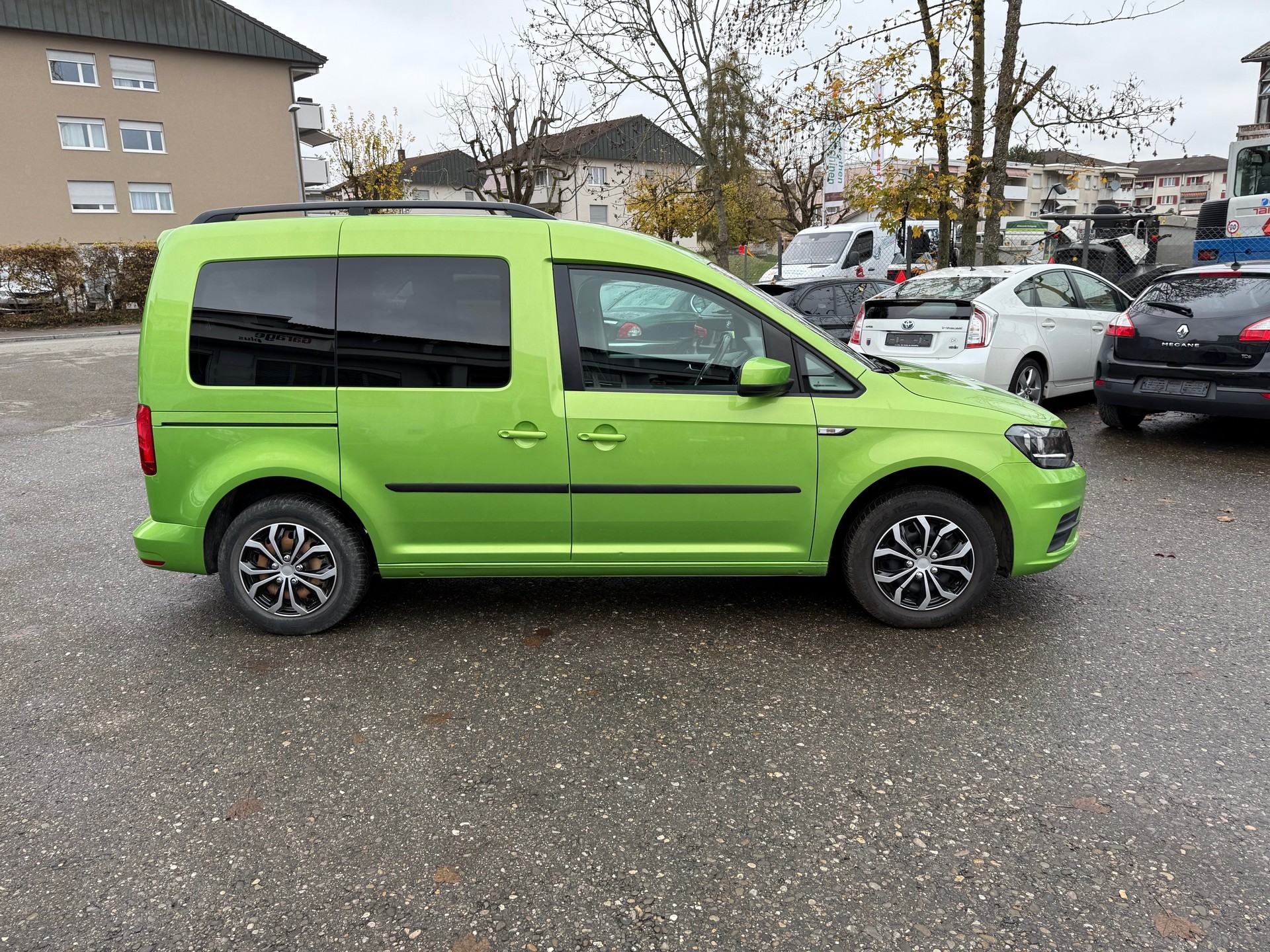 VW Caddy 2.0 TDI Family DSG-image-4