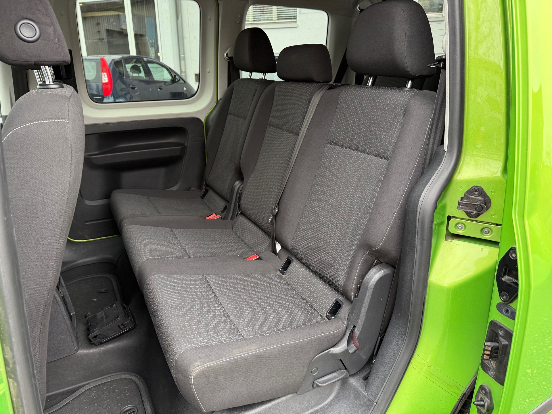VW Caddy 2.0 TDI Family DSG-image-8