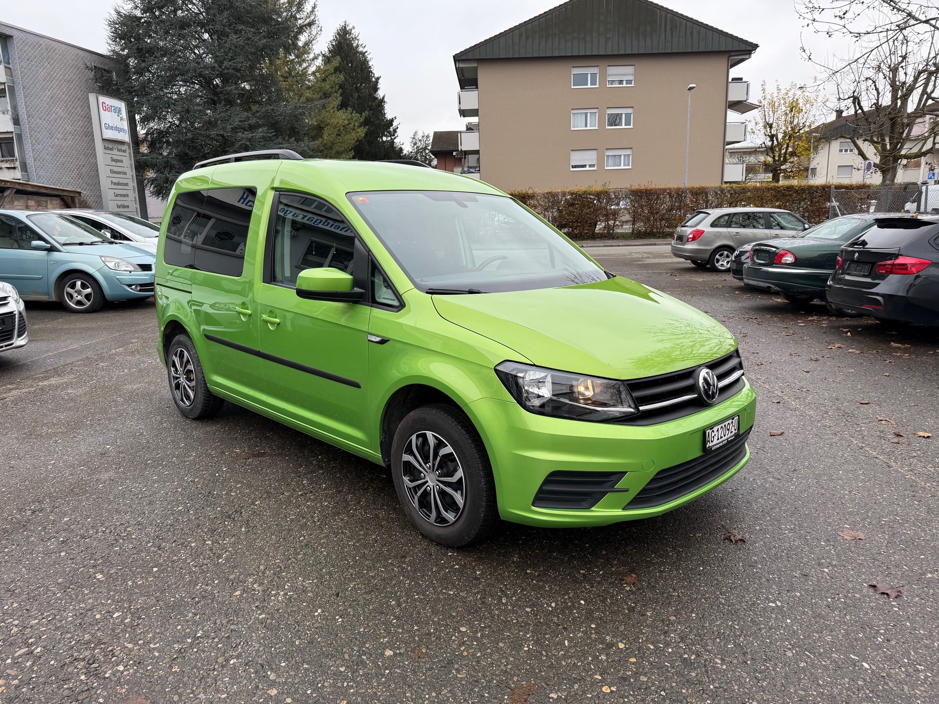 VW Caddy 2.0 TDI Family DSG-image-0