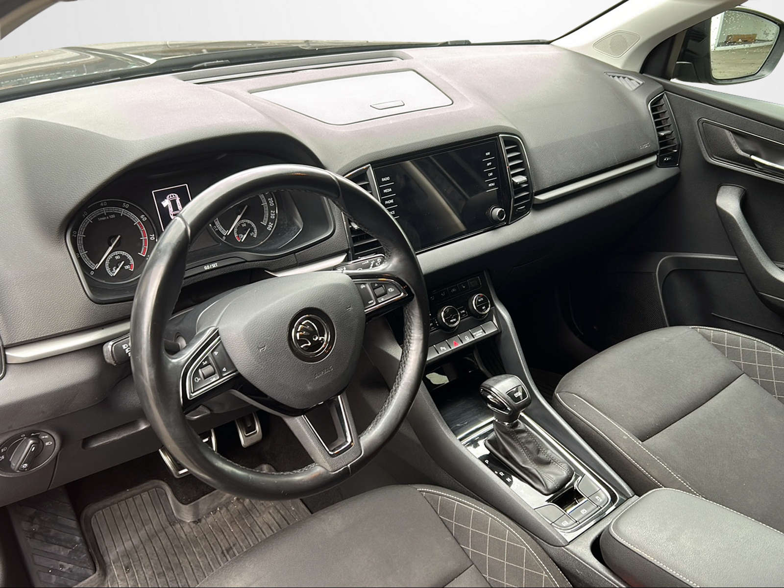SKODA Karoq 1.0 TSI Ambition DSG-image-12