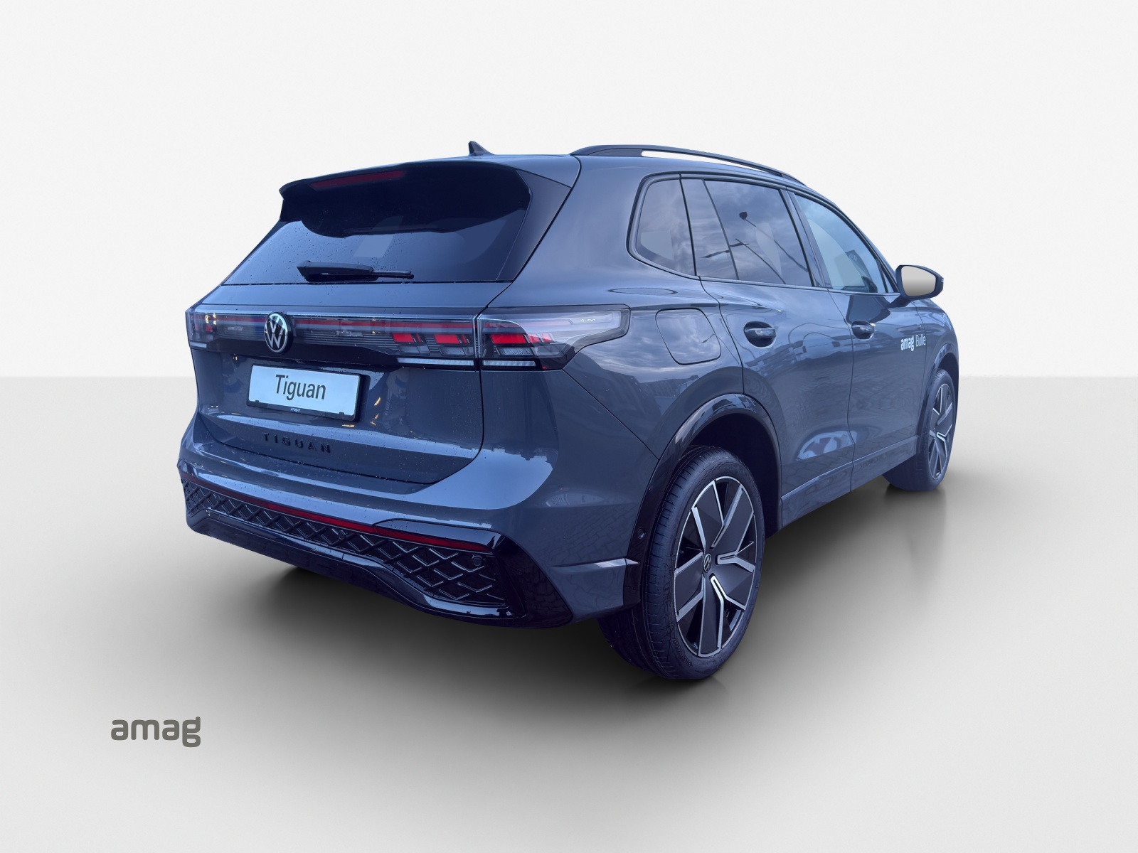 VW Tiguan 2.0 TSI DSG R-Line 4Motion-image-4