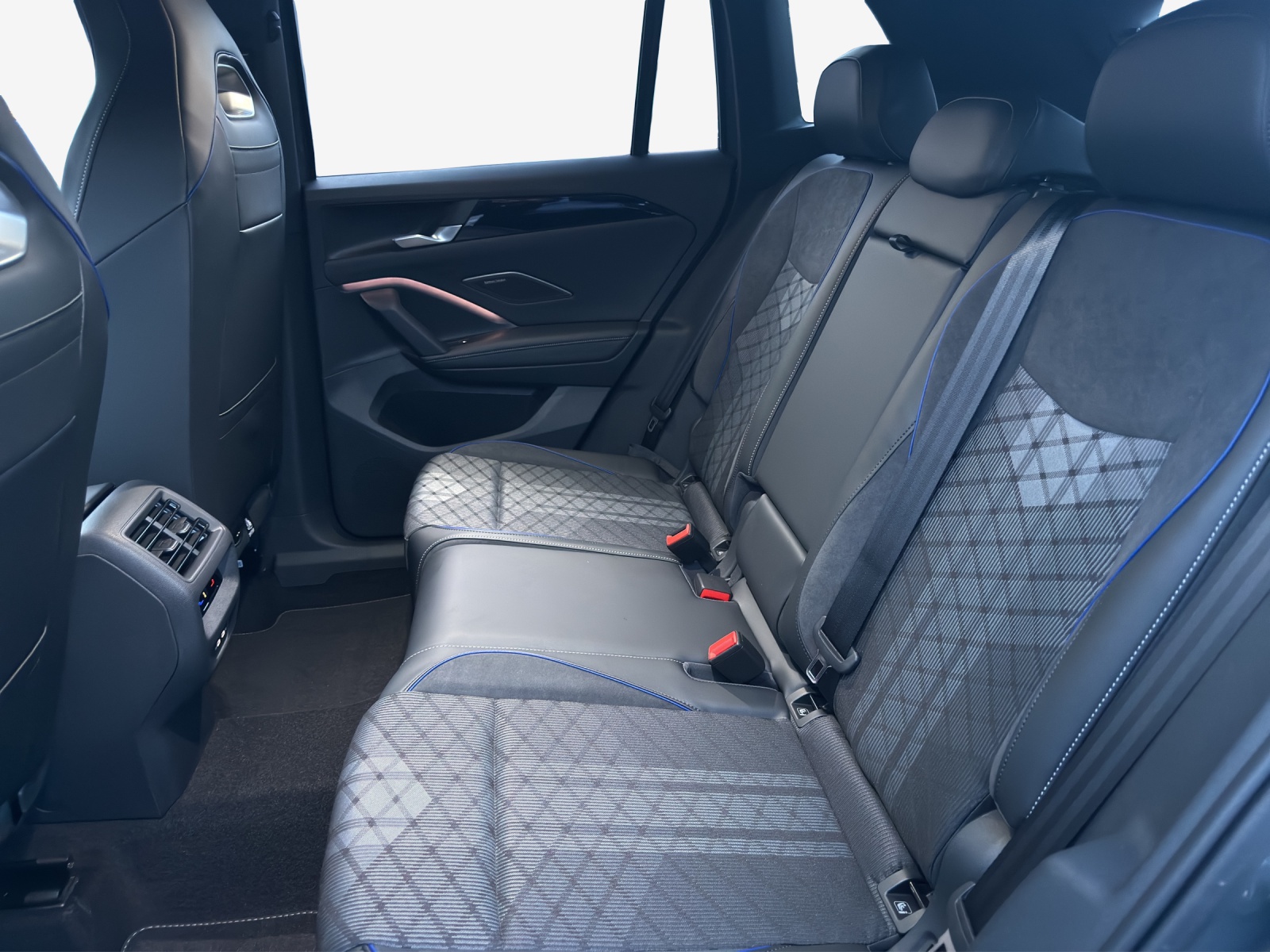 VW Tiguan 2.0 TSI DSG R-Line 4Motion-image-11