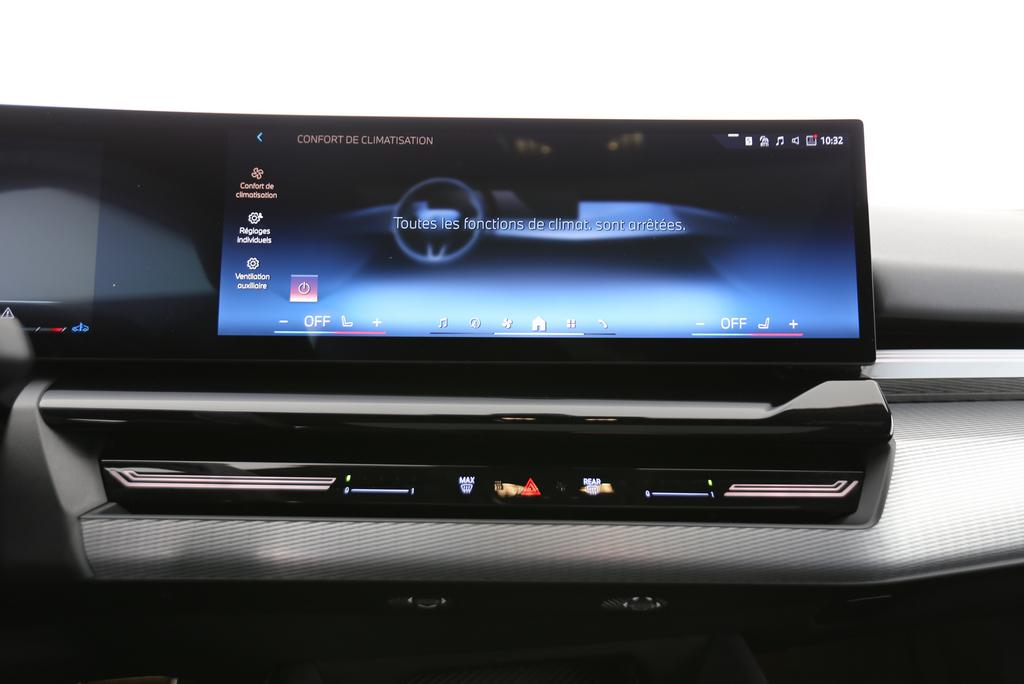 BMW 520d xDrive Touring-image-10