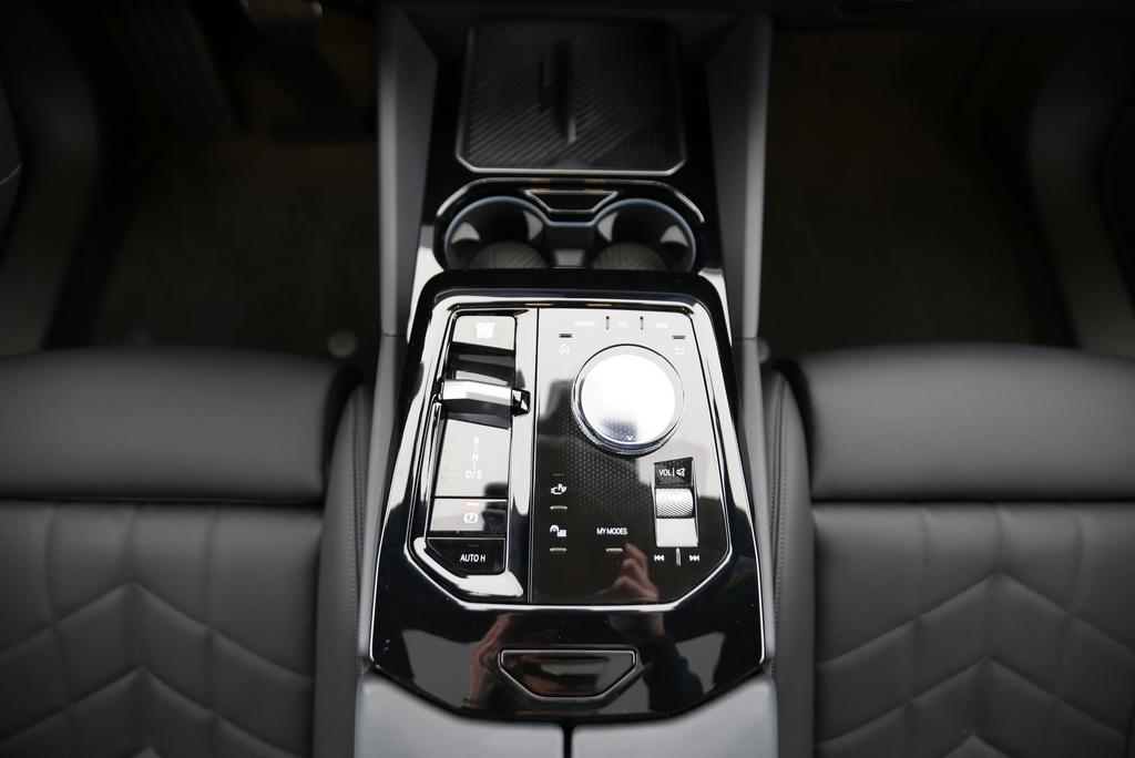 BMW 520d xDrive Touring-image-11