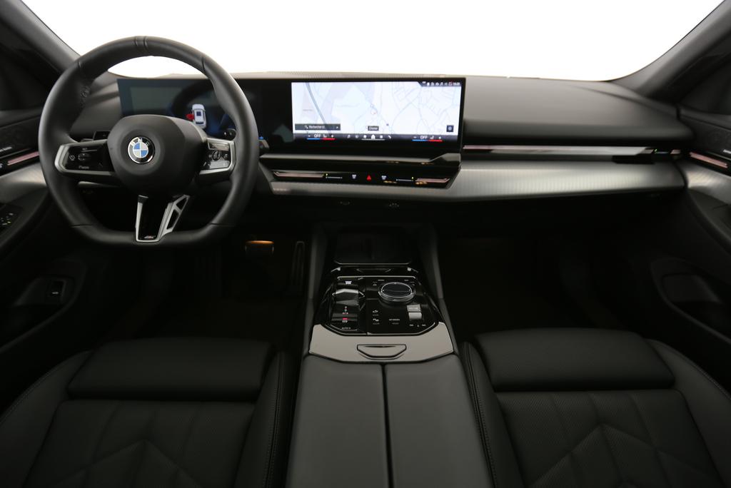 BMW 520d xDrive Touring-image-4