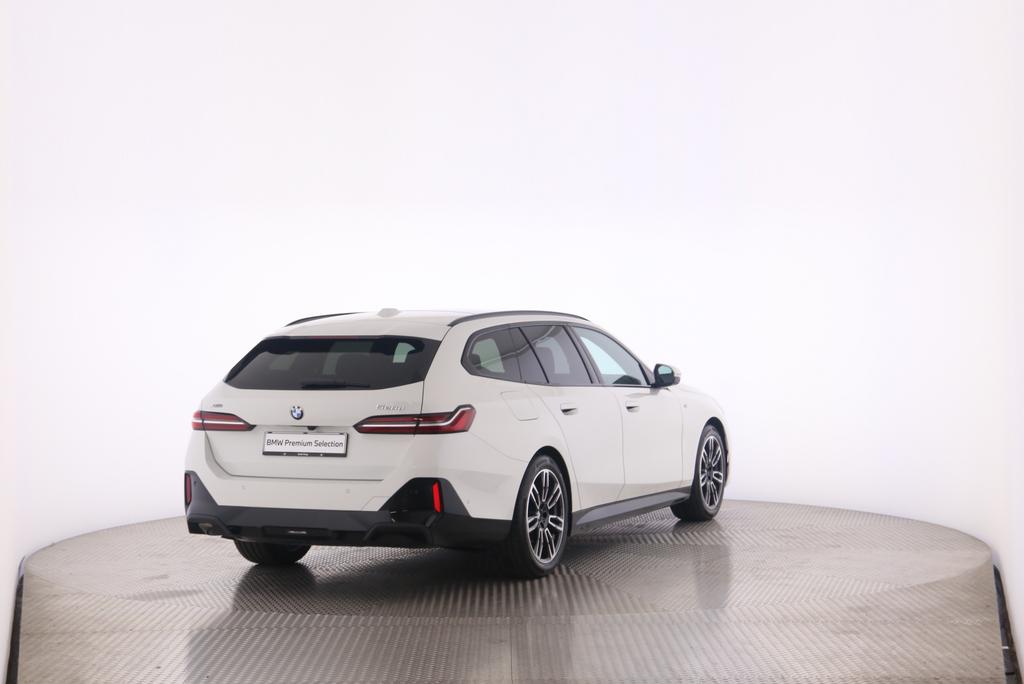 BMW 520d xDrive Touring-showroom-element-1