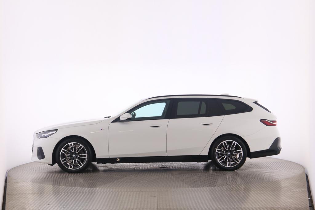 BMW 520d xDrive Touring-showroom-element-2