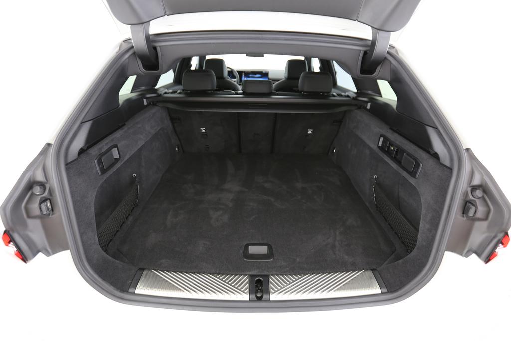 BMW 520d xDrive Touring-image-14